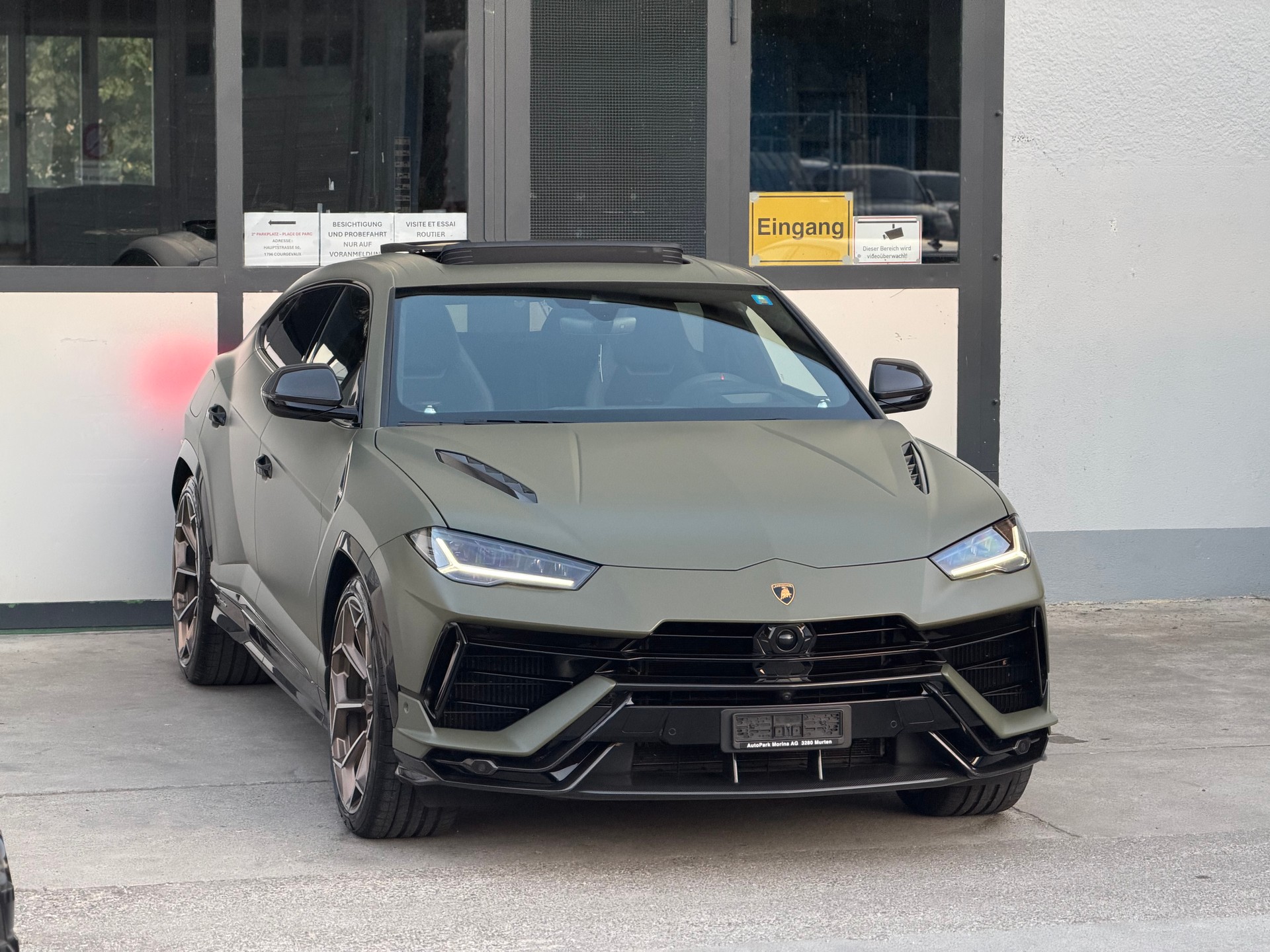 LAMBORGHINI Urus Performante Akrapovic-showroom-element-3