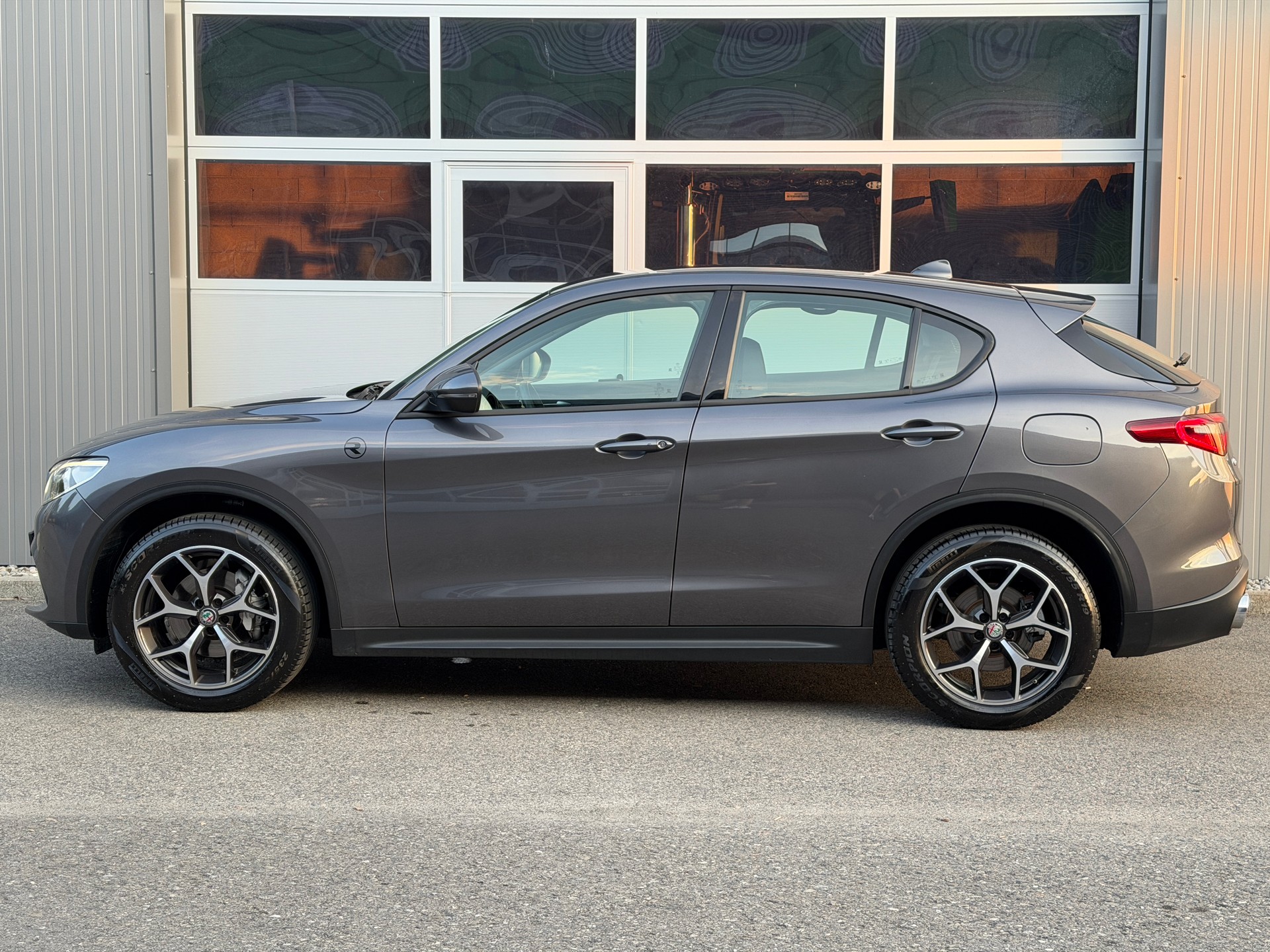 ALFA ROMEO Stelvio 2.0 Sport Q4 Automatic-image-3