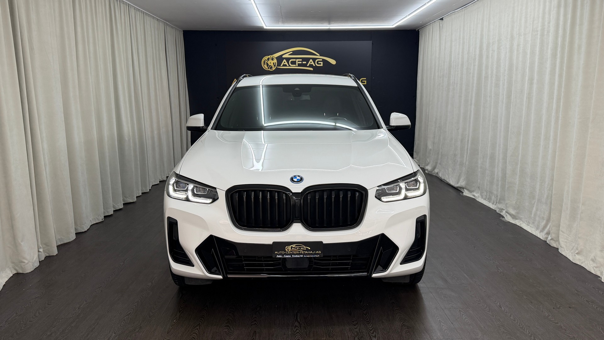 BMW X3 xDrive 30e M Sport-showroom-element-1