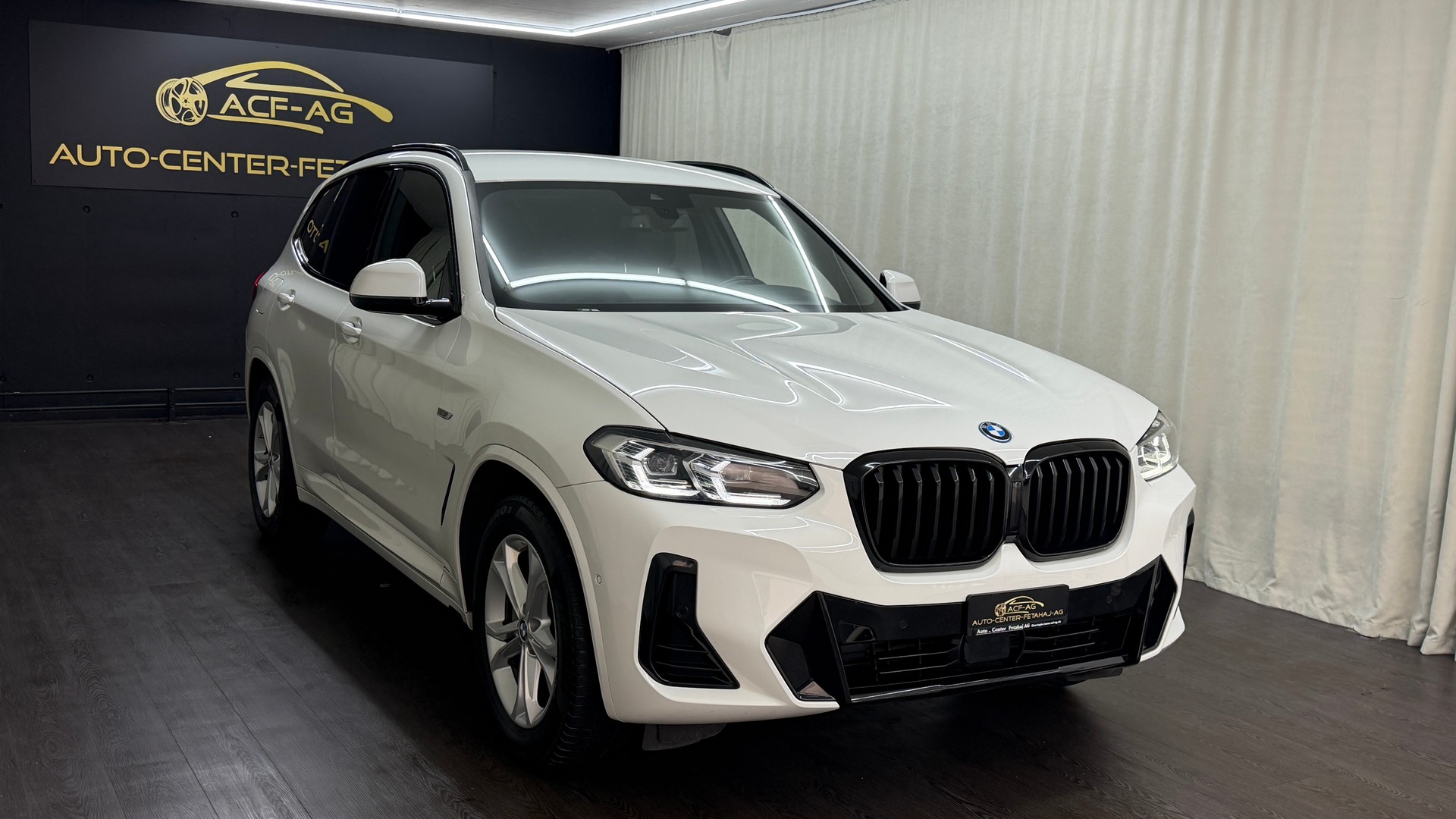 BMW X3 xDrive 30e M Sport-showroom-element-2