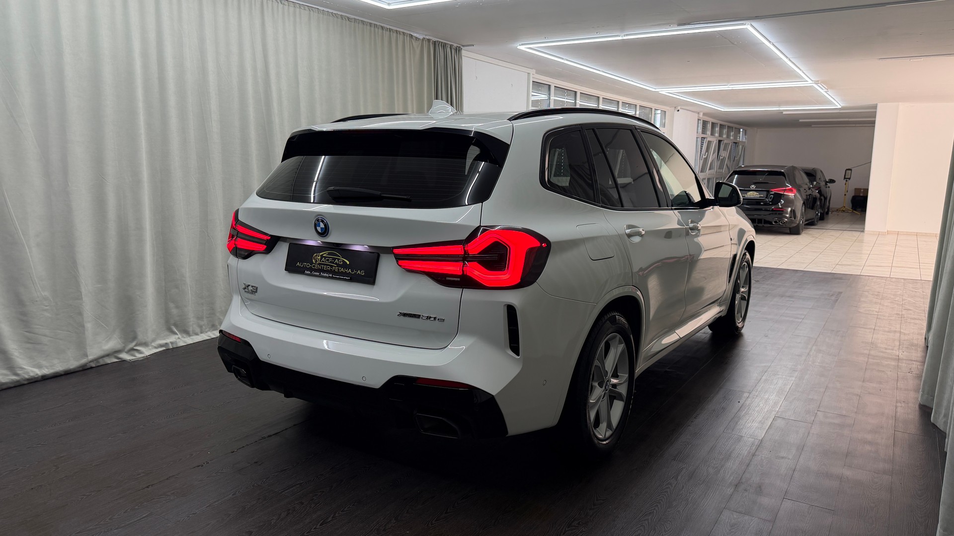 BMW X3 xDrive 30e M Sport-showroom-element-3