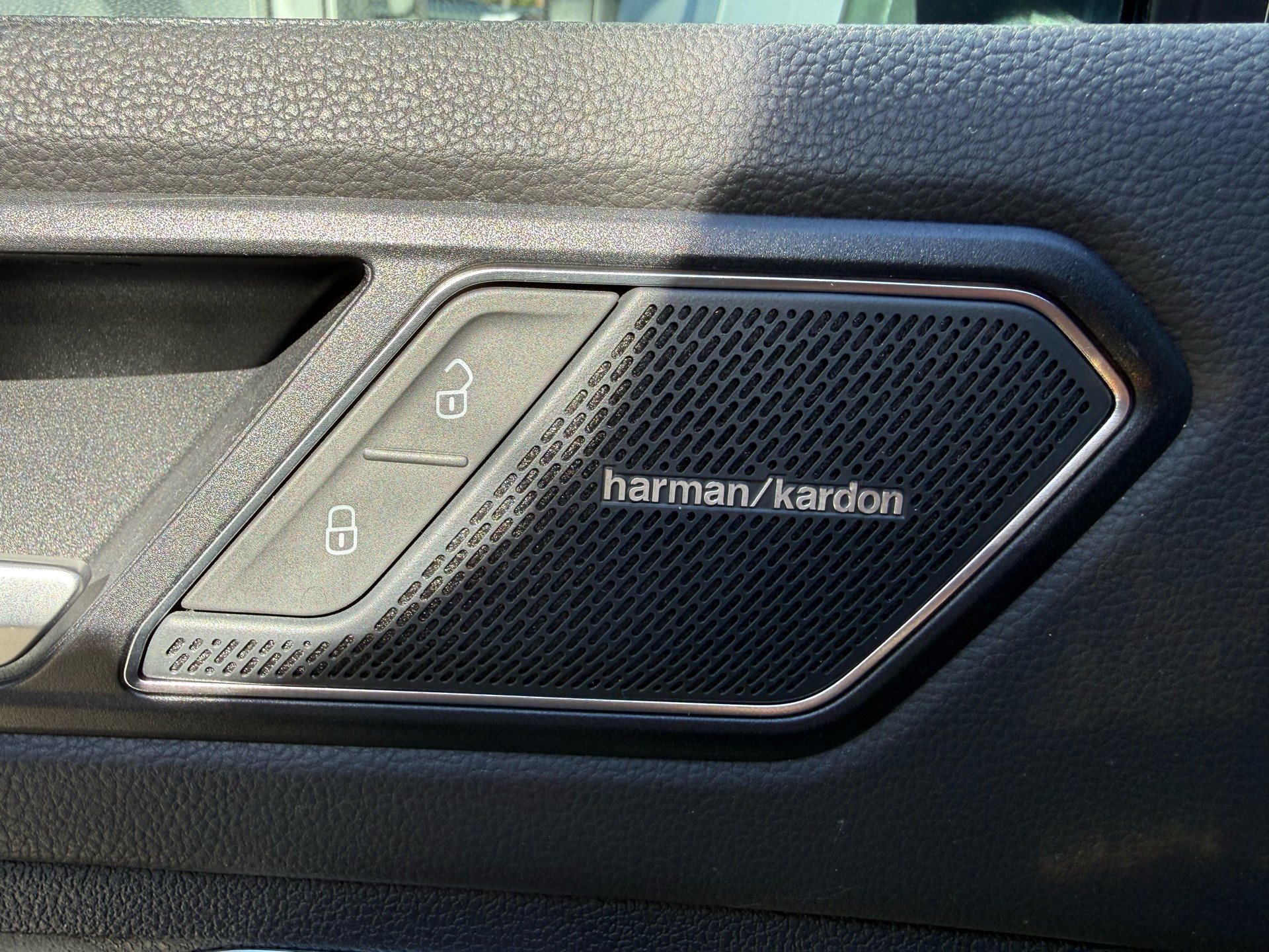 VW Tiguan R 4Motion-image-34