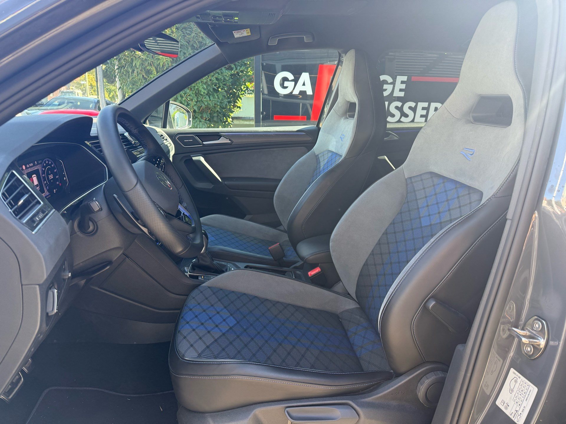 VW Tiguan R 4Motion-image-8