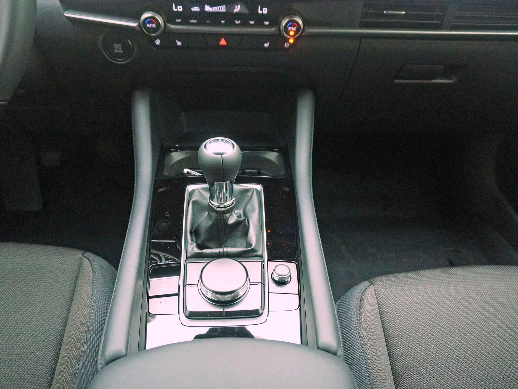 MAZDA 3 Hatchback 2.0 186 Centre-Line-image-14