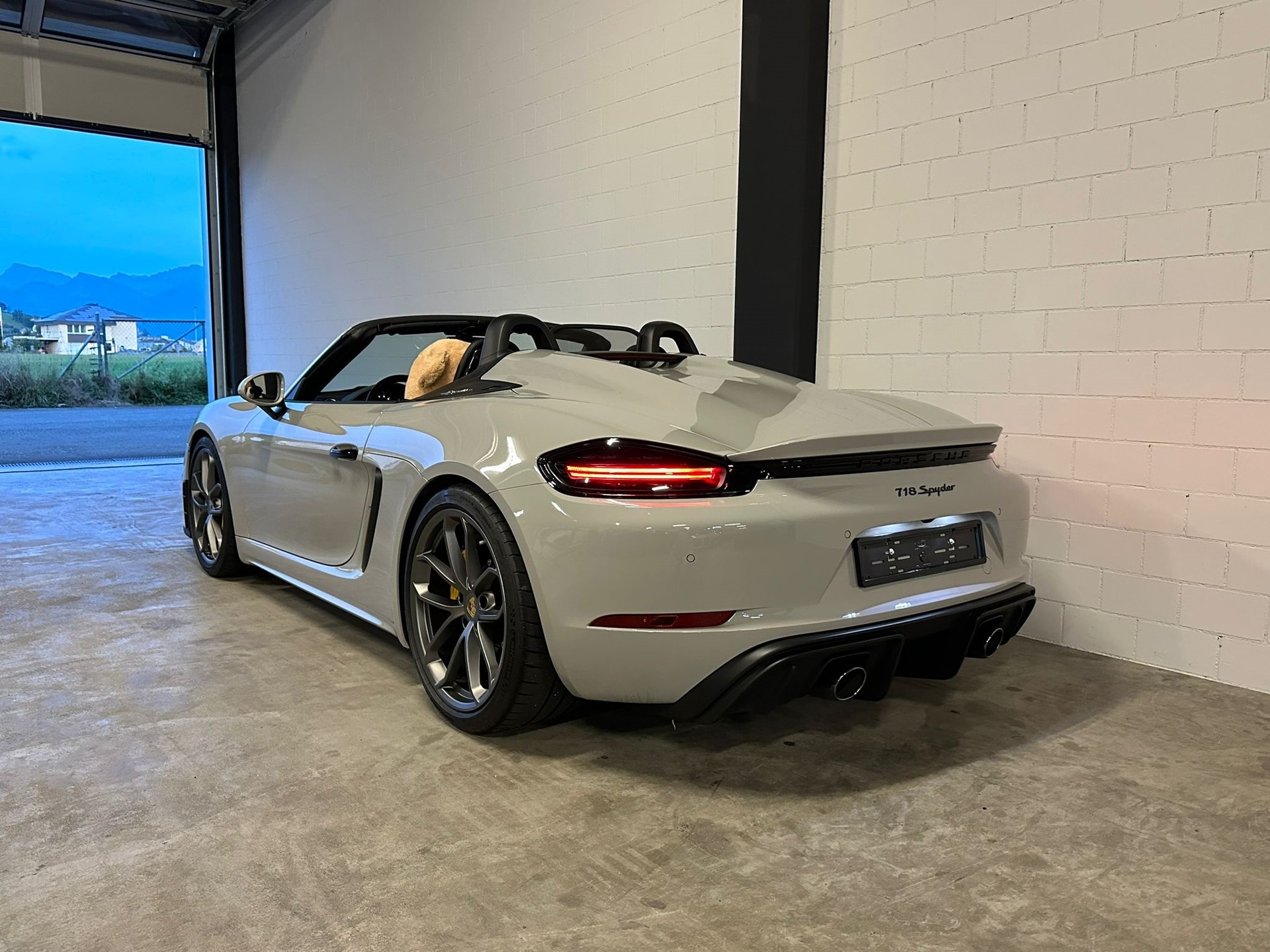 PORSCHE 718 Boxster Spyder Traumausstattung-showroom-element-2