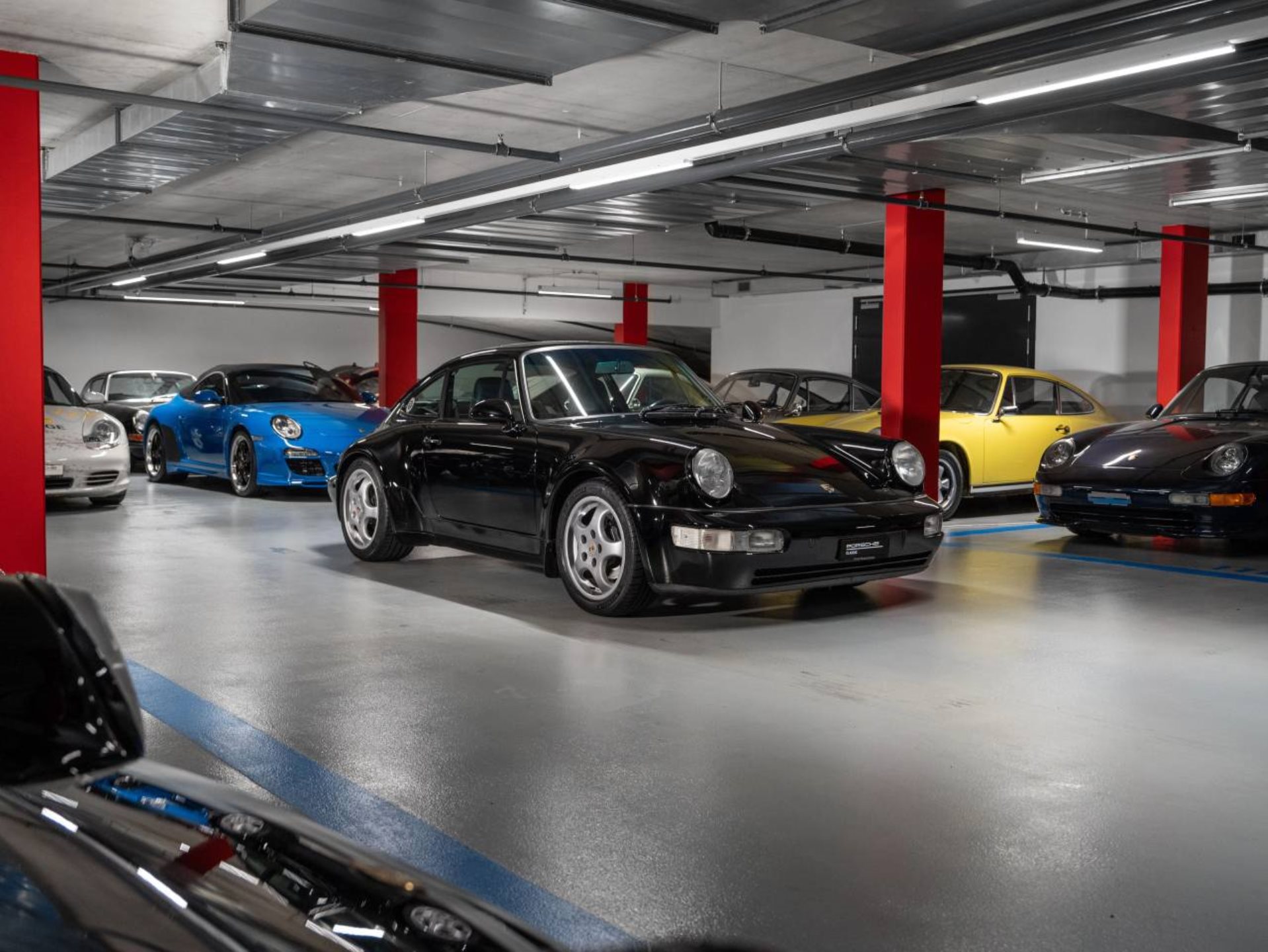 PORSCHE 911 Carrera 4 Coupé Turbo-Look-showroom-element-2