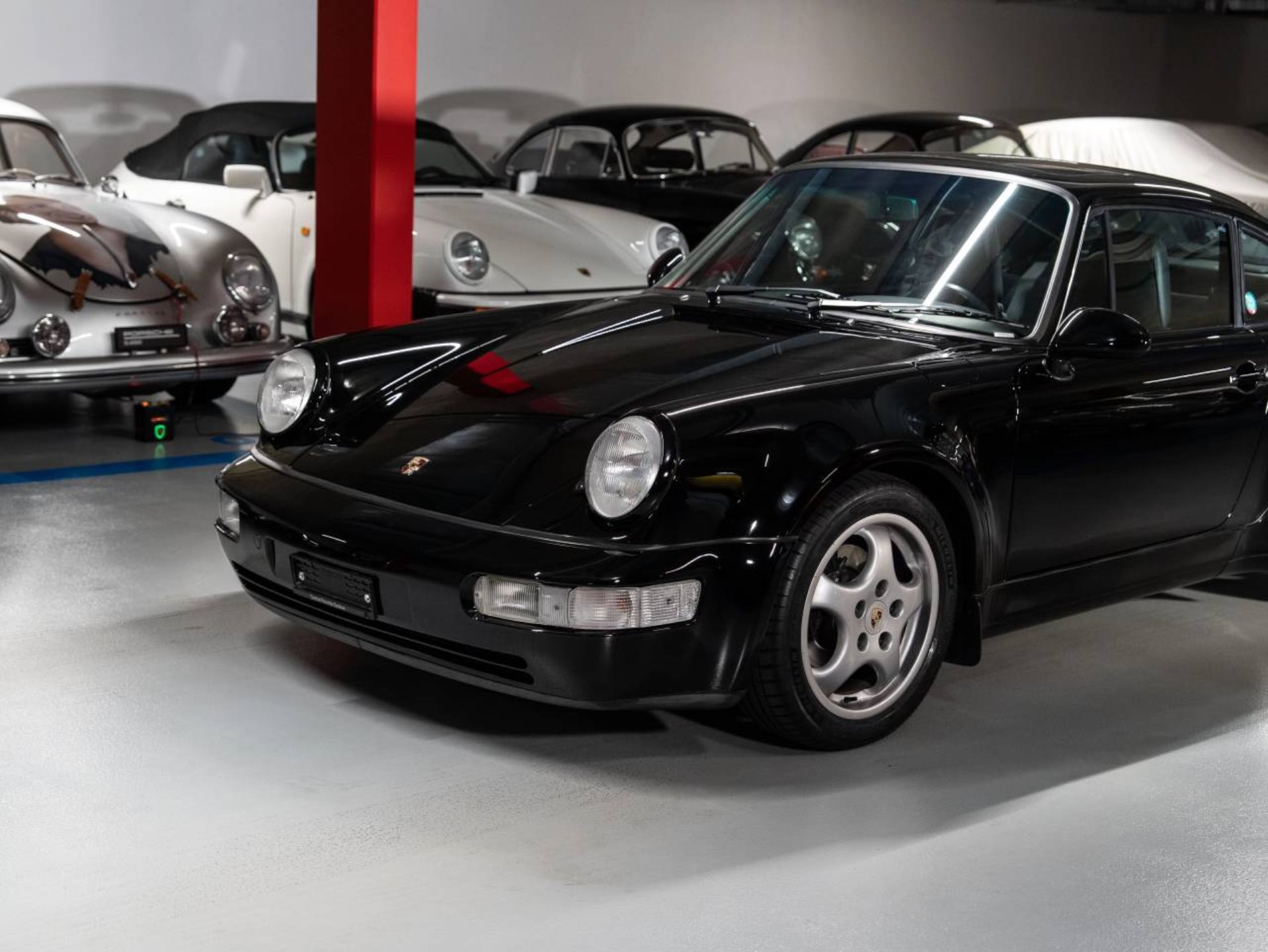 PORSCHE 911 Carrera 4 Coupé Turbo-Look-showroom-element-3