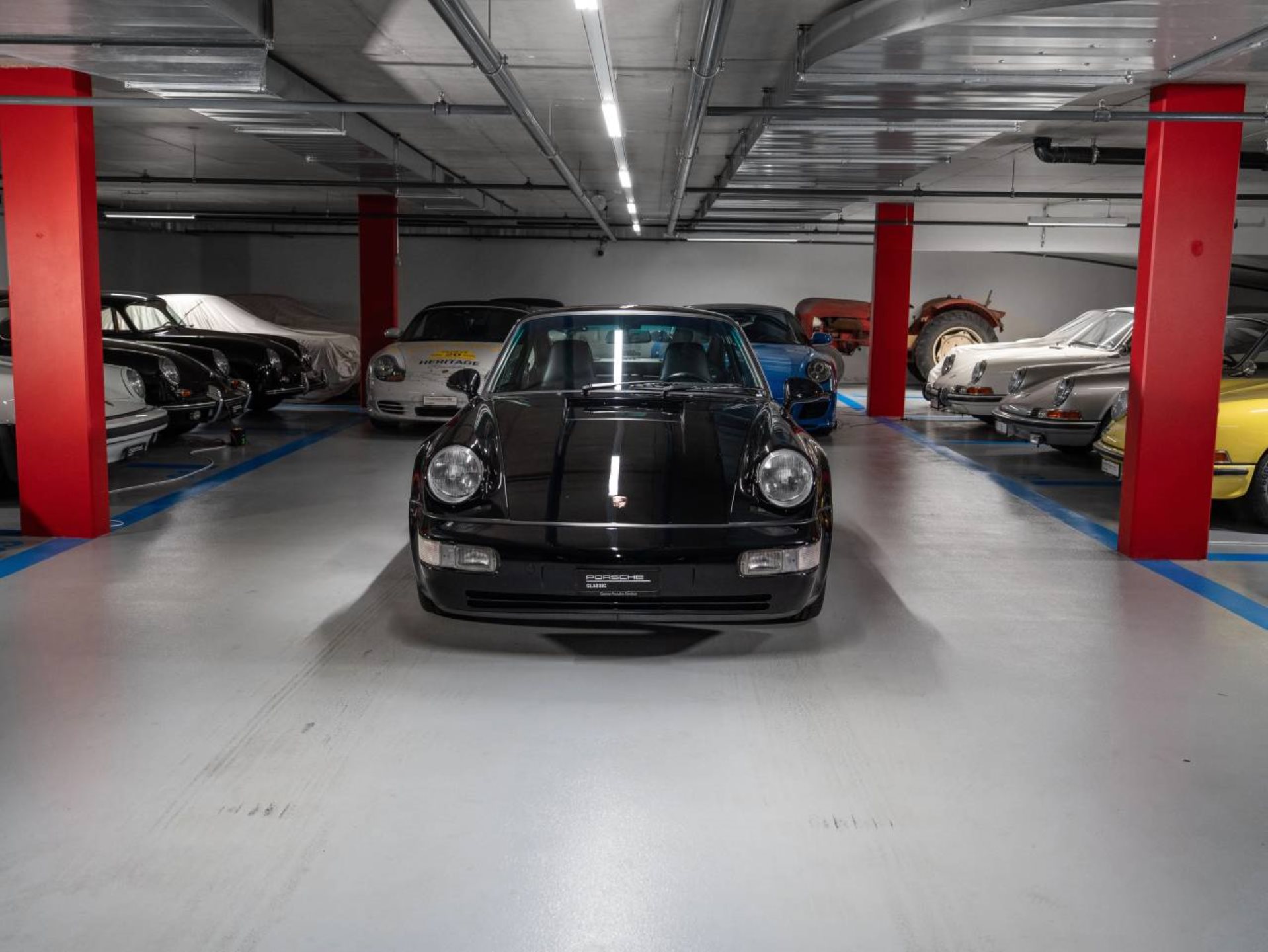 PORSCHE 911 Carrera 4 Coupé Turbo-Look-showroom-element-1