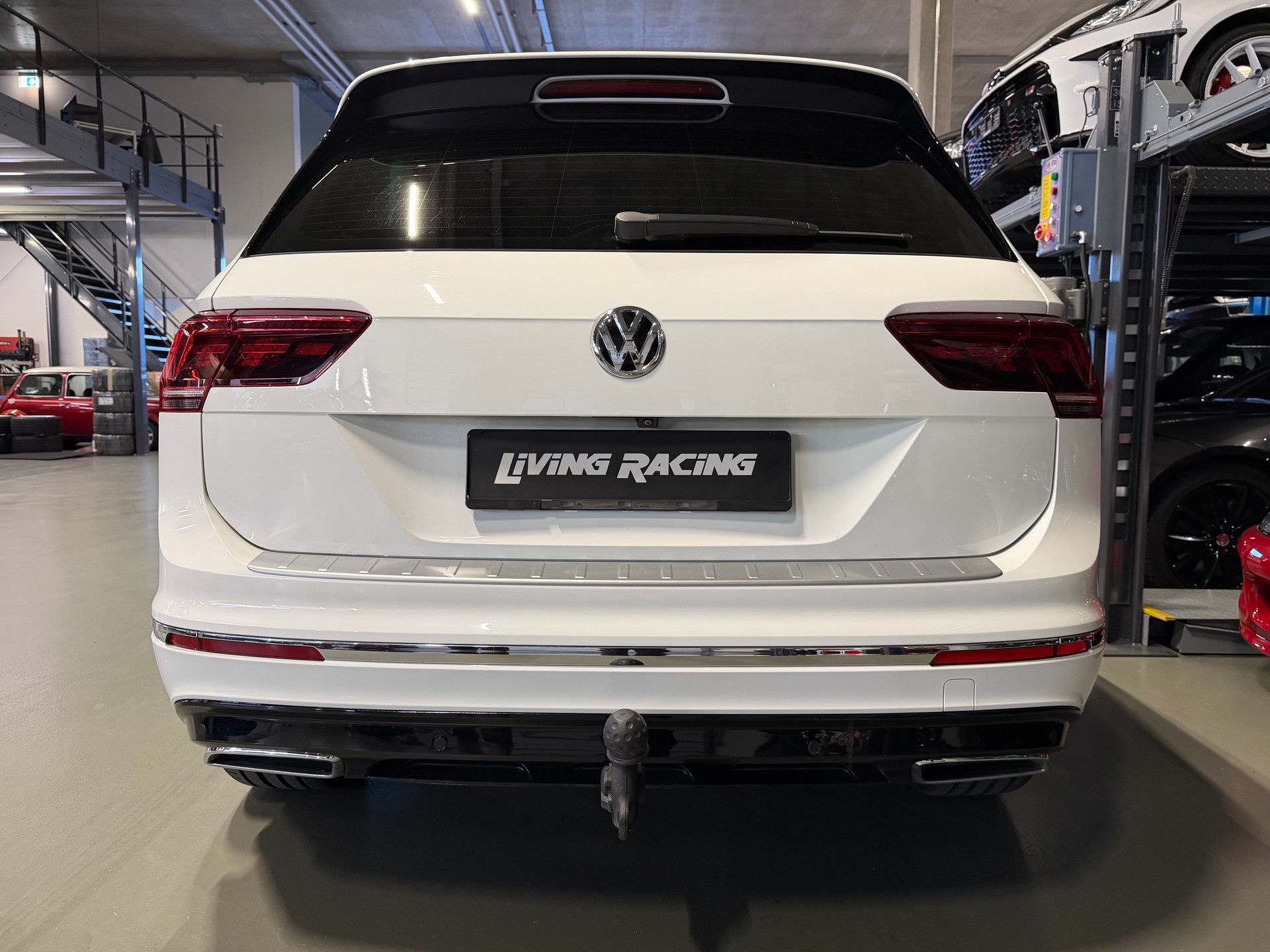 VW Tiguan 2.0TSI Highline 4Motion DSG-showroom-element-3