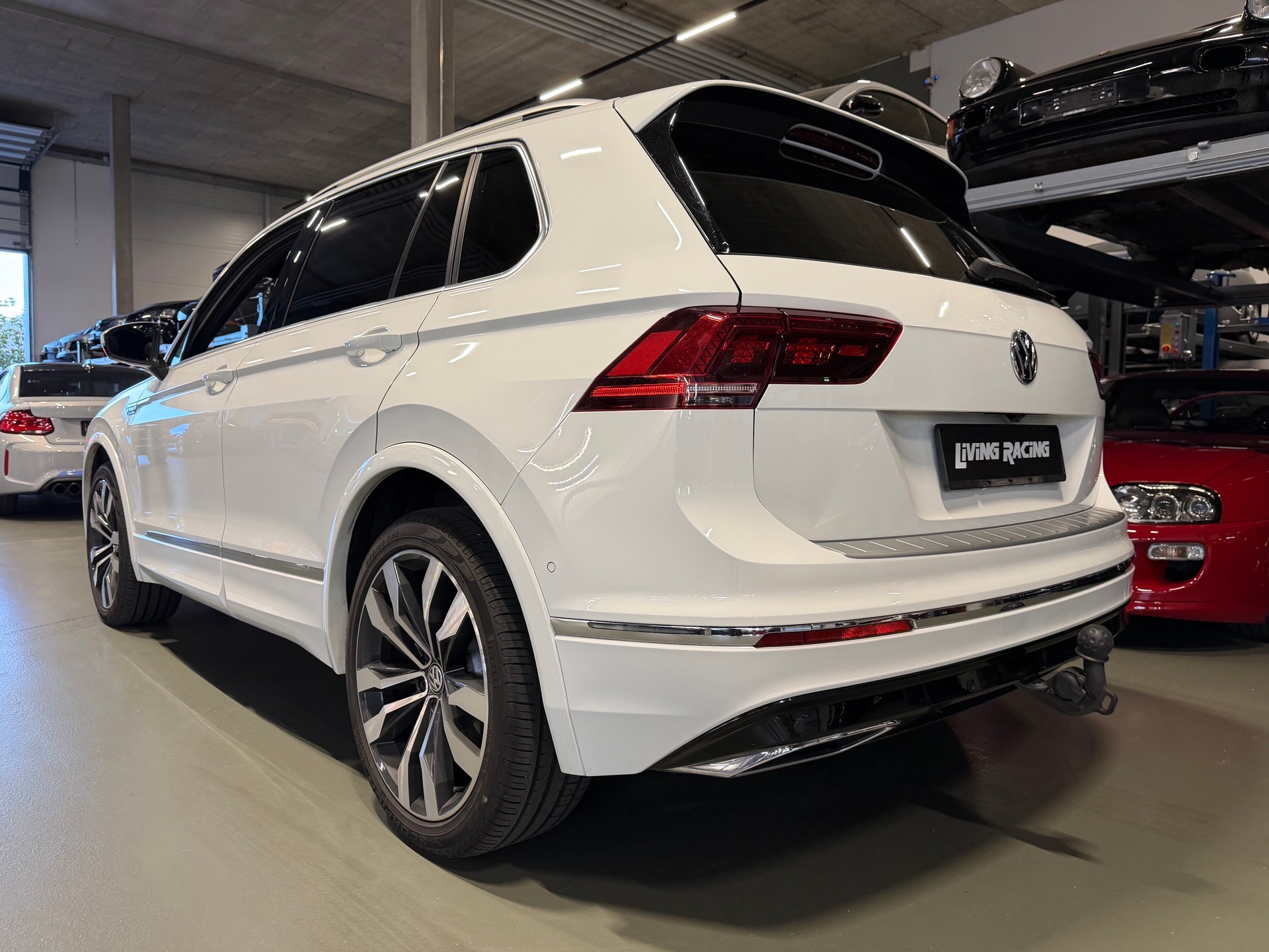 VW Tiguan 2.0TSI Highline 4Motion DSG-showroom-element-2