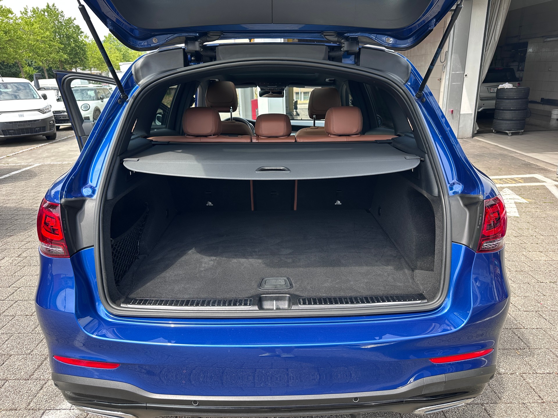 MERCEDES-BENZ GLC 400 d 4Matic AMG Line Plus 9G-Tronic-image-17