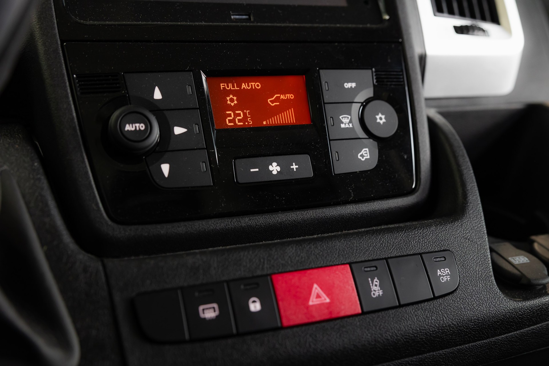 FIAT New E-Ducato 35 47kWh LH2 L3H2 Comfort Full Option-image-5