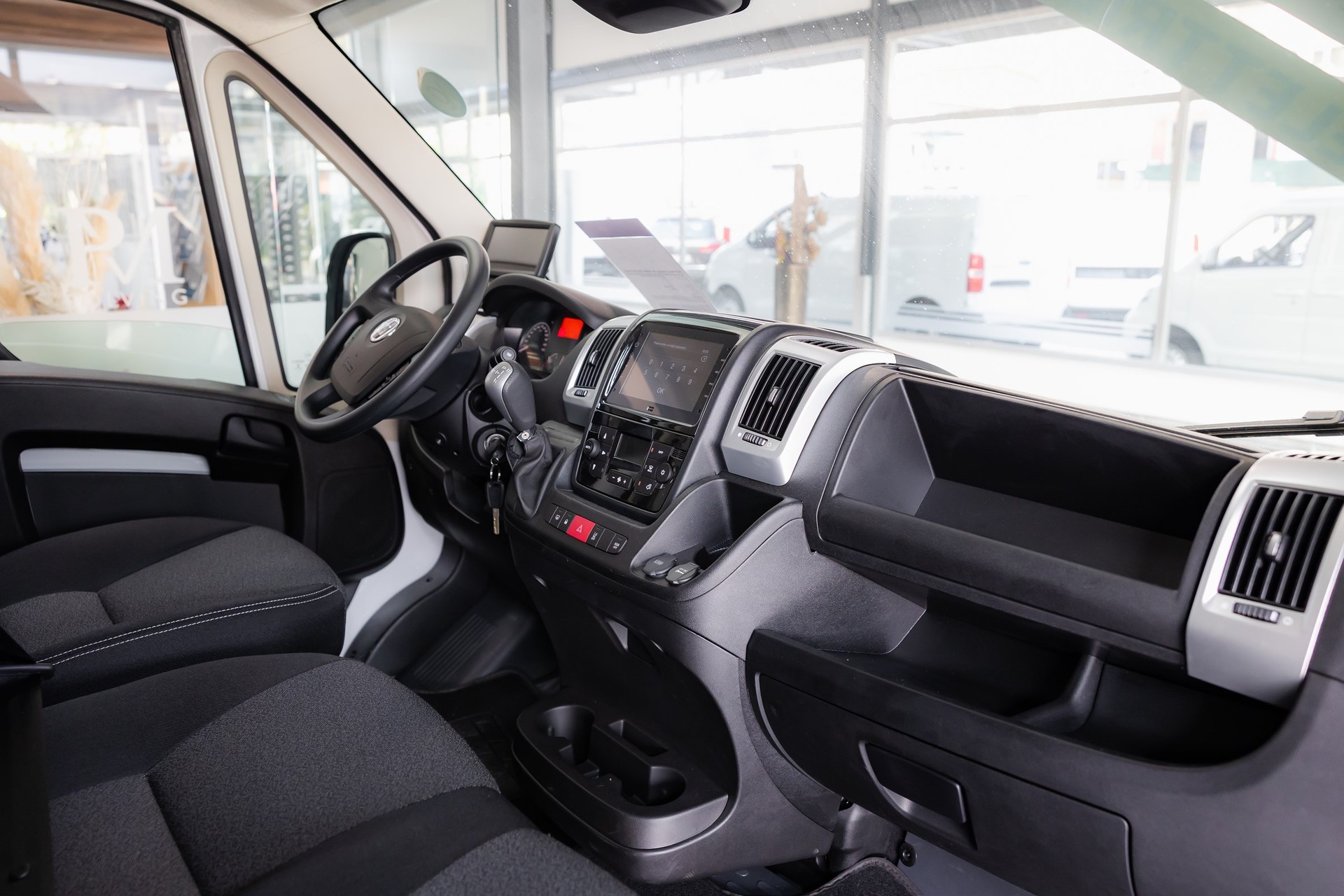FIAT New E-Ducato 35 47kWh LH2 L3H2 Comfort Full Option-image-10