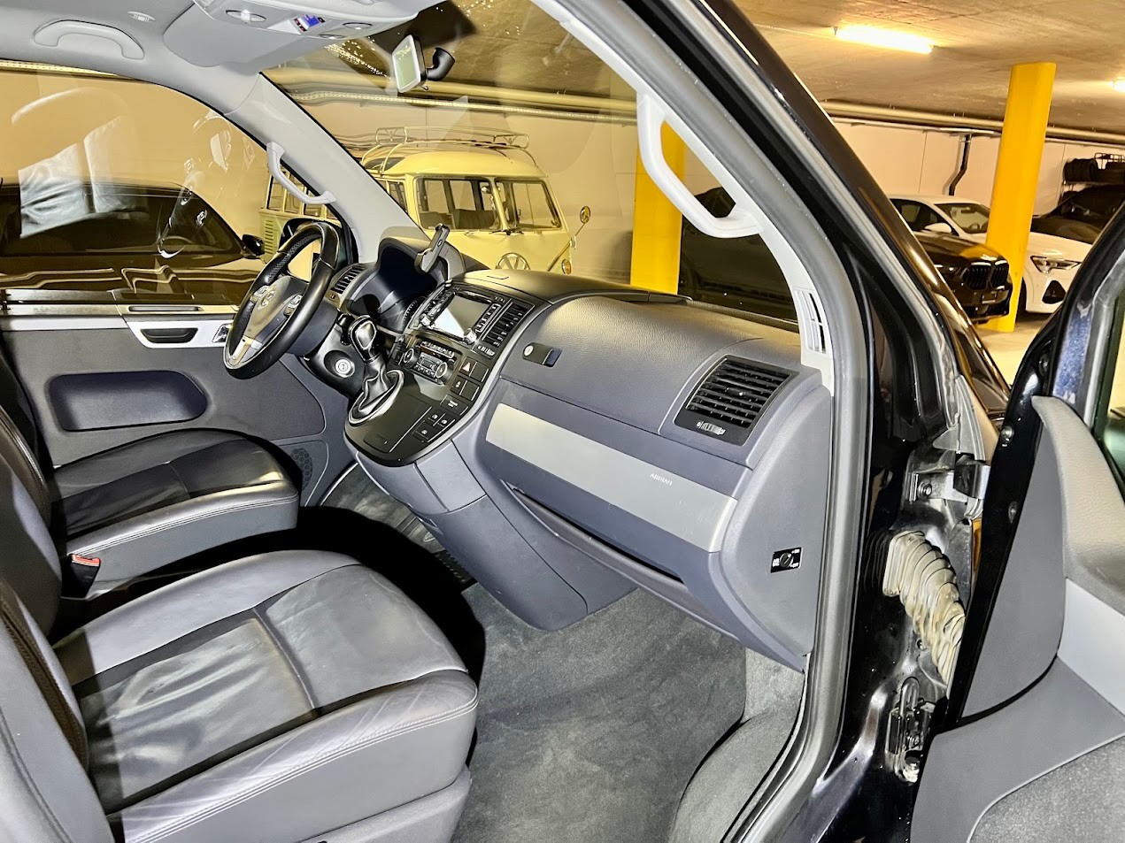 VW T5 Multivan 2.0 Bi-TDI CR Gravus 4Motion DSG-image-12