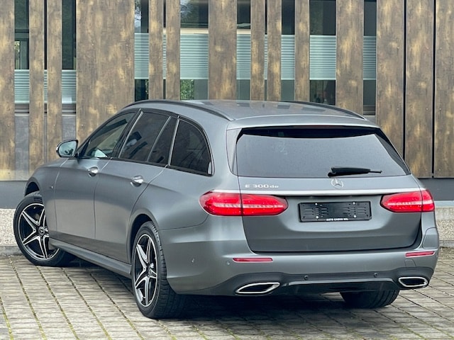 MERCEDES-BENZ E 300 de AMG Line 9G-Tronic-image-10