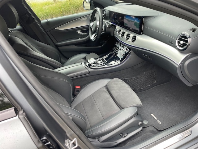 MERCEDES-BENZ E 300 de AMG Line 9G-Tronic-image-22