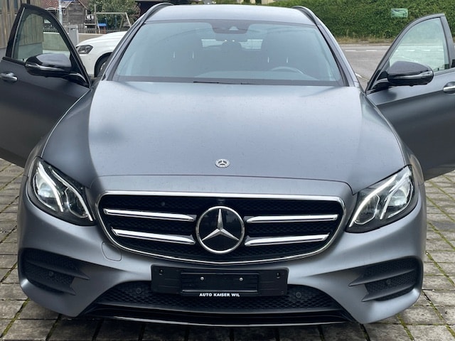 MERCEDES-BENZ E 300 de AMG Line 9G-Tronic-image-4