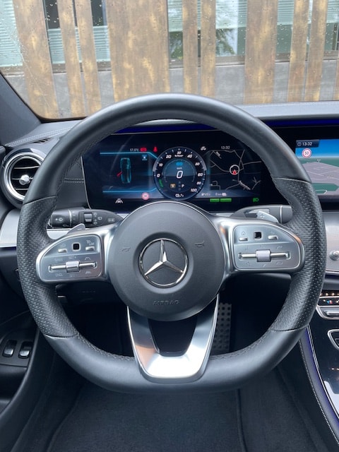 MERCEDES-BENZ E 300 de AMG Line 9G-Tronic-image-18