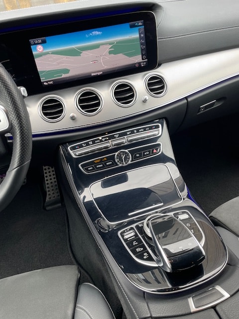 MERCEDES-BENZ E 300 de AMG Line 9G-Tronic-image-19