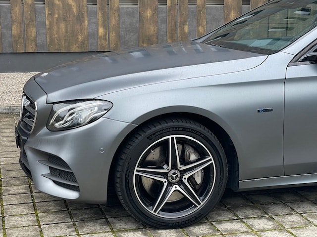 MERCEDES-BENZ E 300 de AMG Line 9G-Tronic-image-7