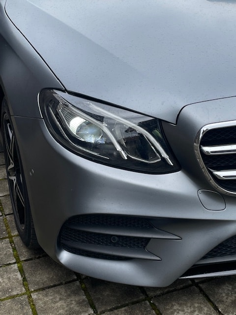 MERCEDES-BENZ E 300 de AMG Line 9G-Tronic-image-5