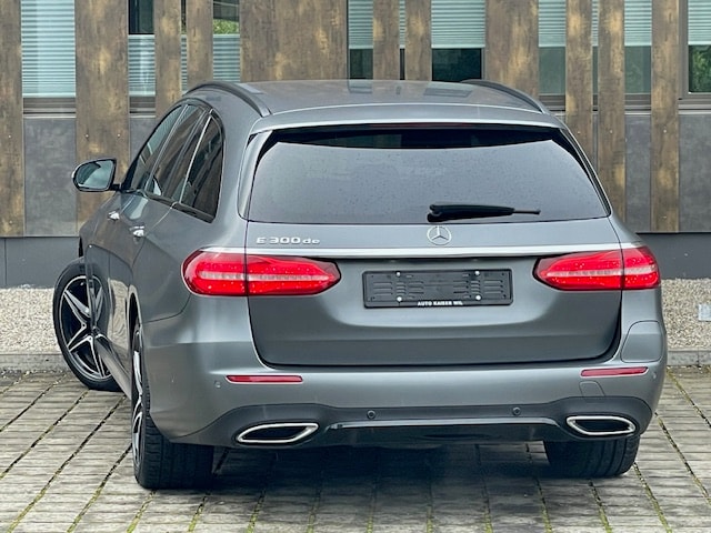 MERCEDES-BENZ E 300 de AMG Line 9G-Tronic-image-9