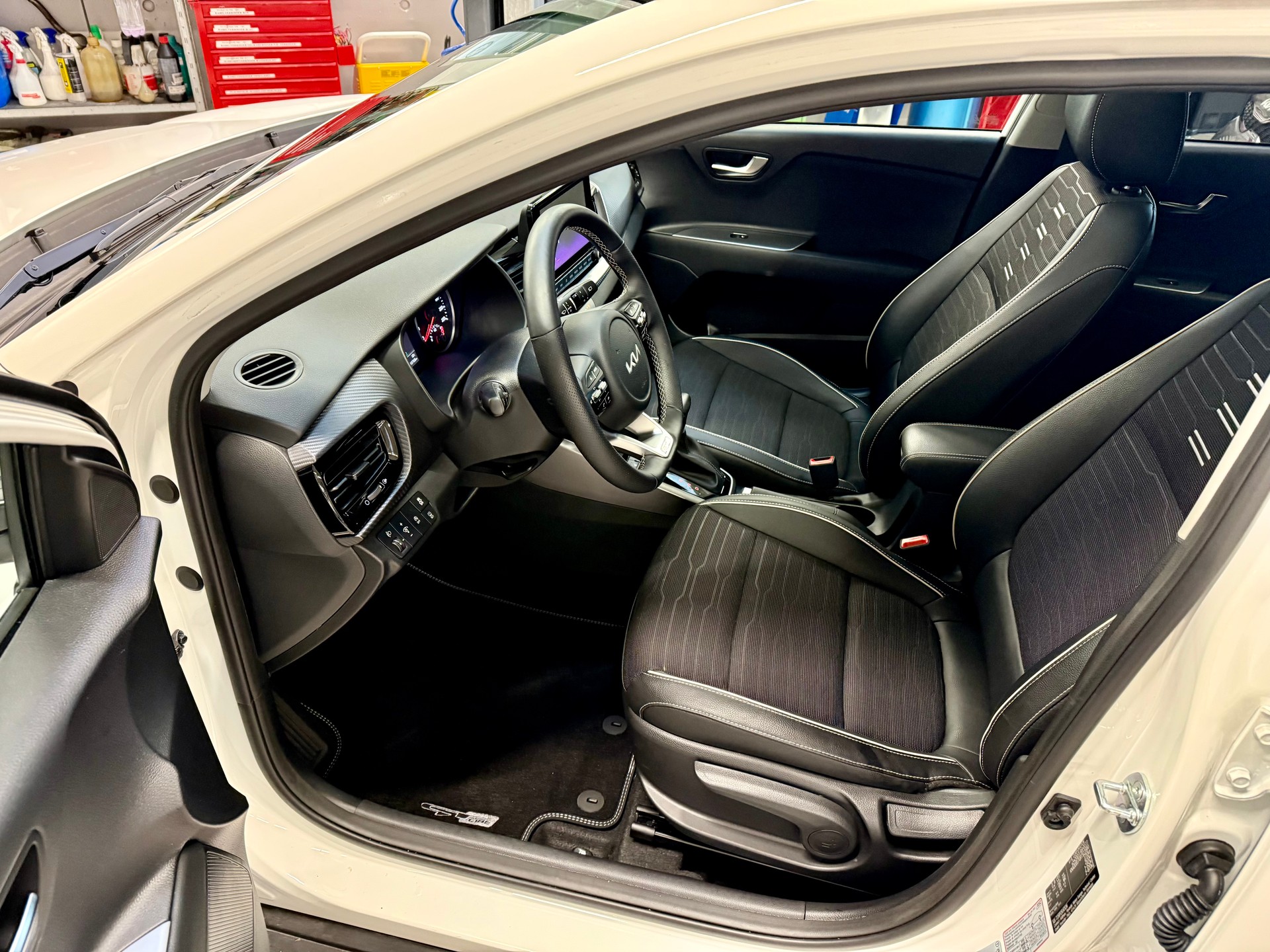 KIA Stonic 1.0 T-GDI MHEV GT-Line DCT-image-9
