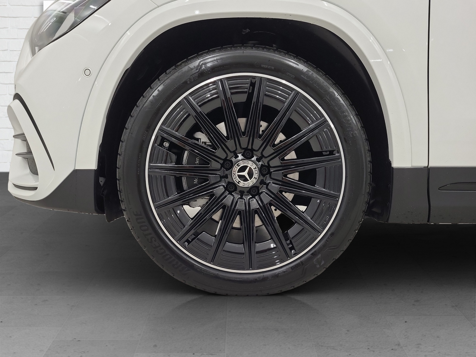 MERCEDES-BENZ GLA 220 d AMG Line 4Matic Swiss Star-image-5