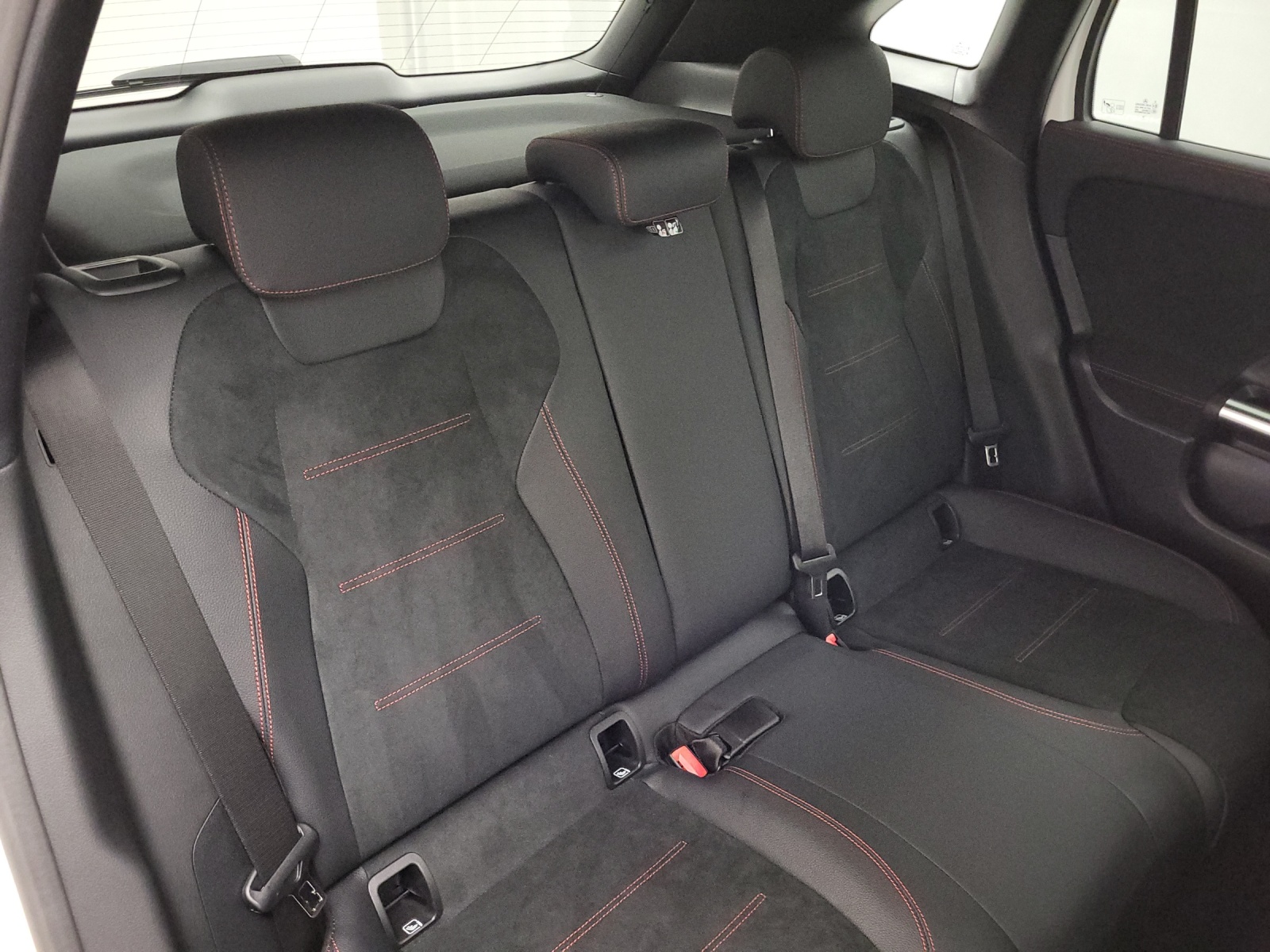 MERCEDES-BENZ GLA 220 d AMG Line 4Matic Swiss Star-image-9