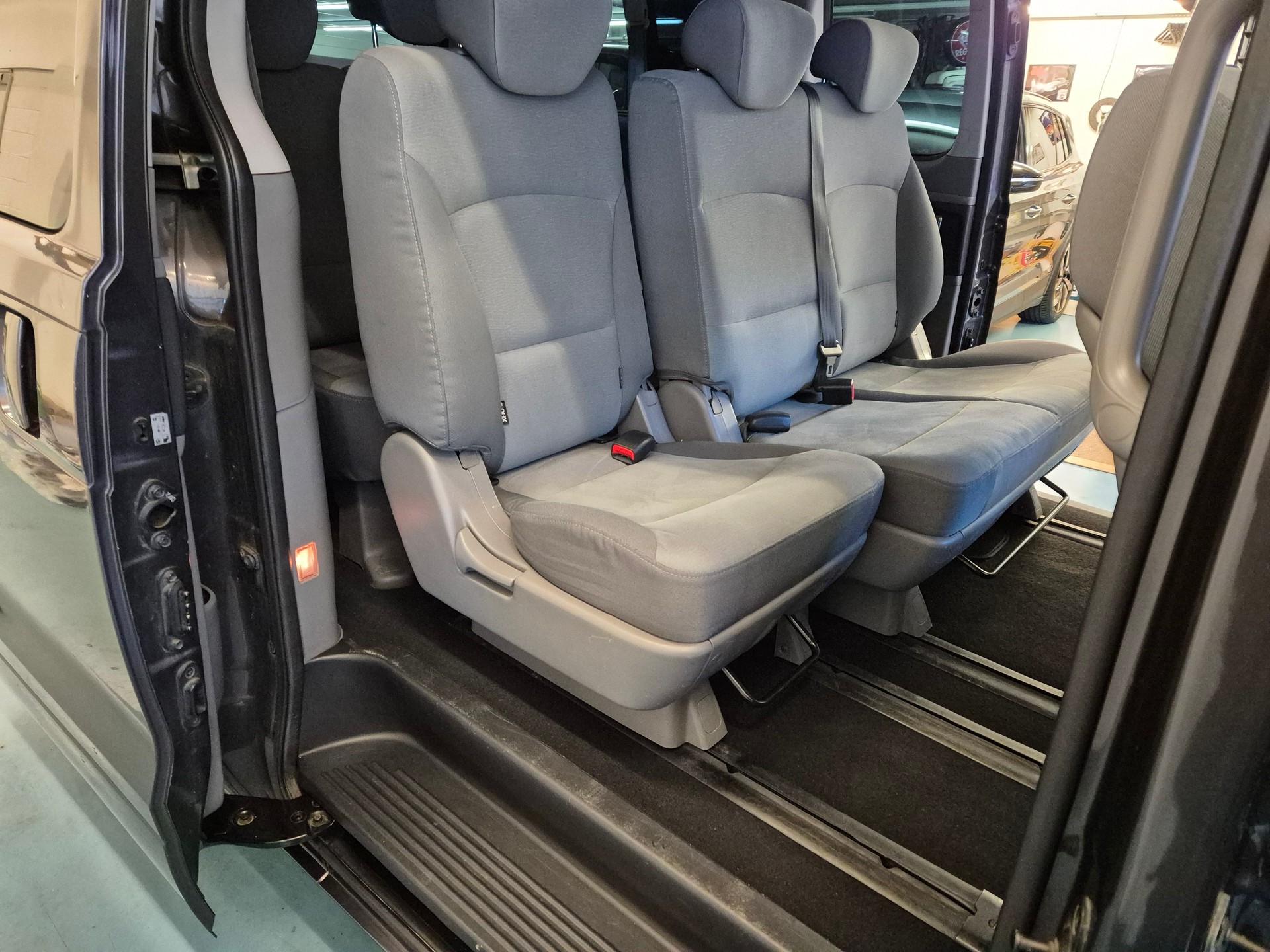 HYUNDAI H-1 People 2.5 CRDi-image-6
