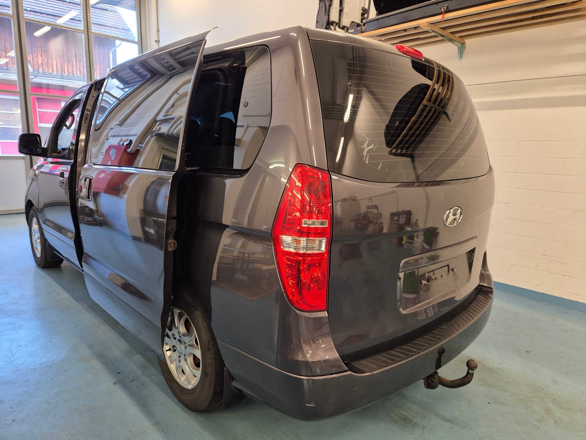 HYUNDAI H-1 People 2.5 CRDi-image-4
