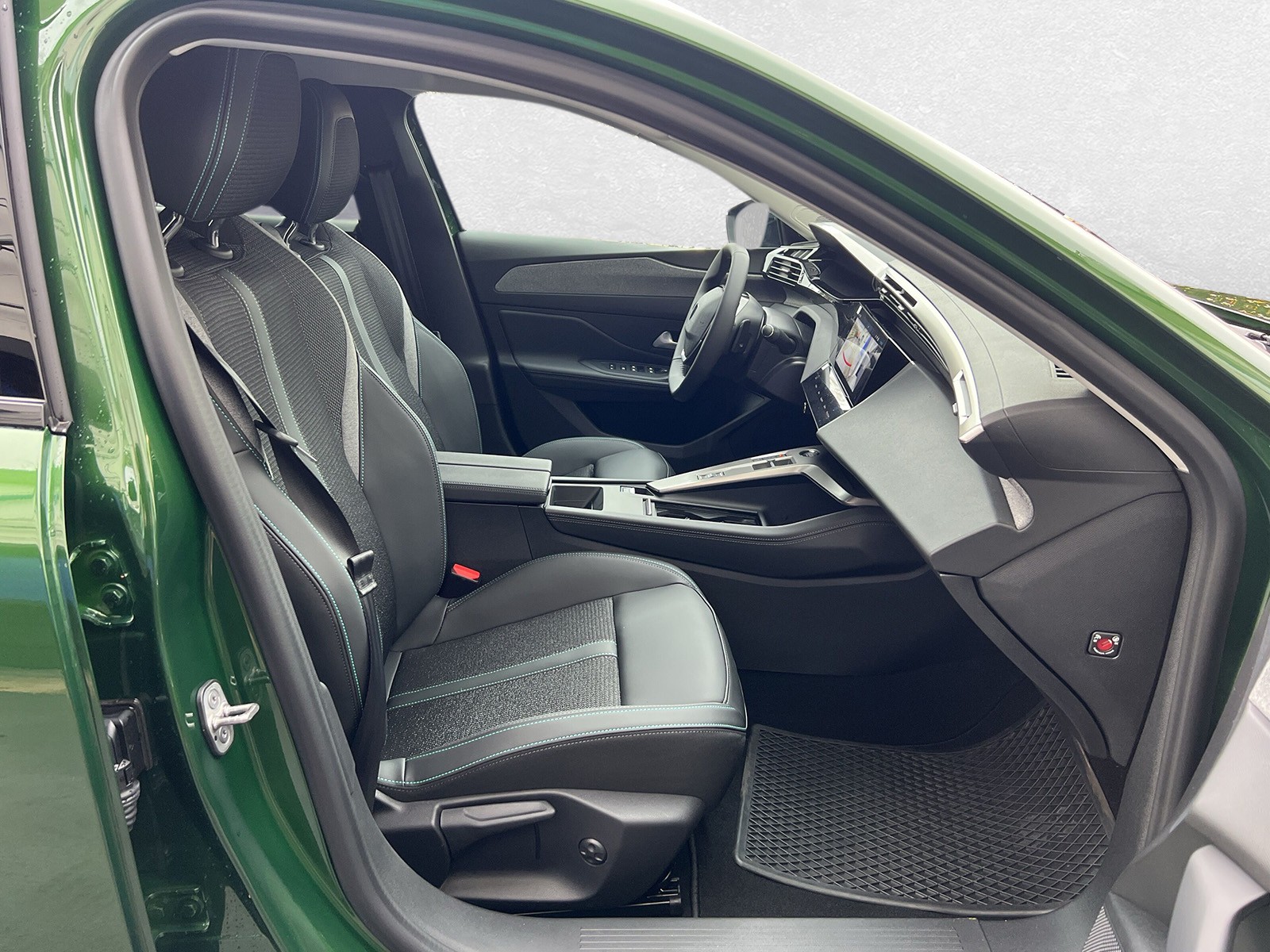 PEUGEOT 308 1.2 Hybrid Allure-image-8