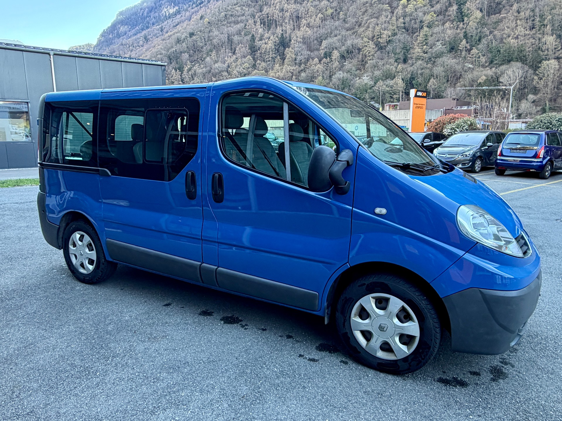 RENAULT Trafic 2.0dCi Eco Passenger Authentique-image-5