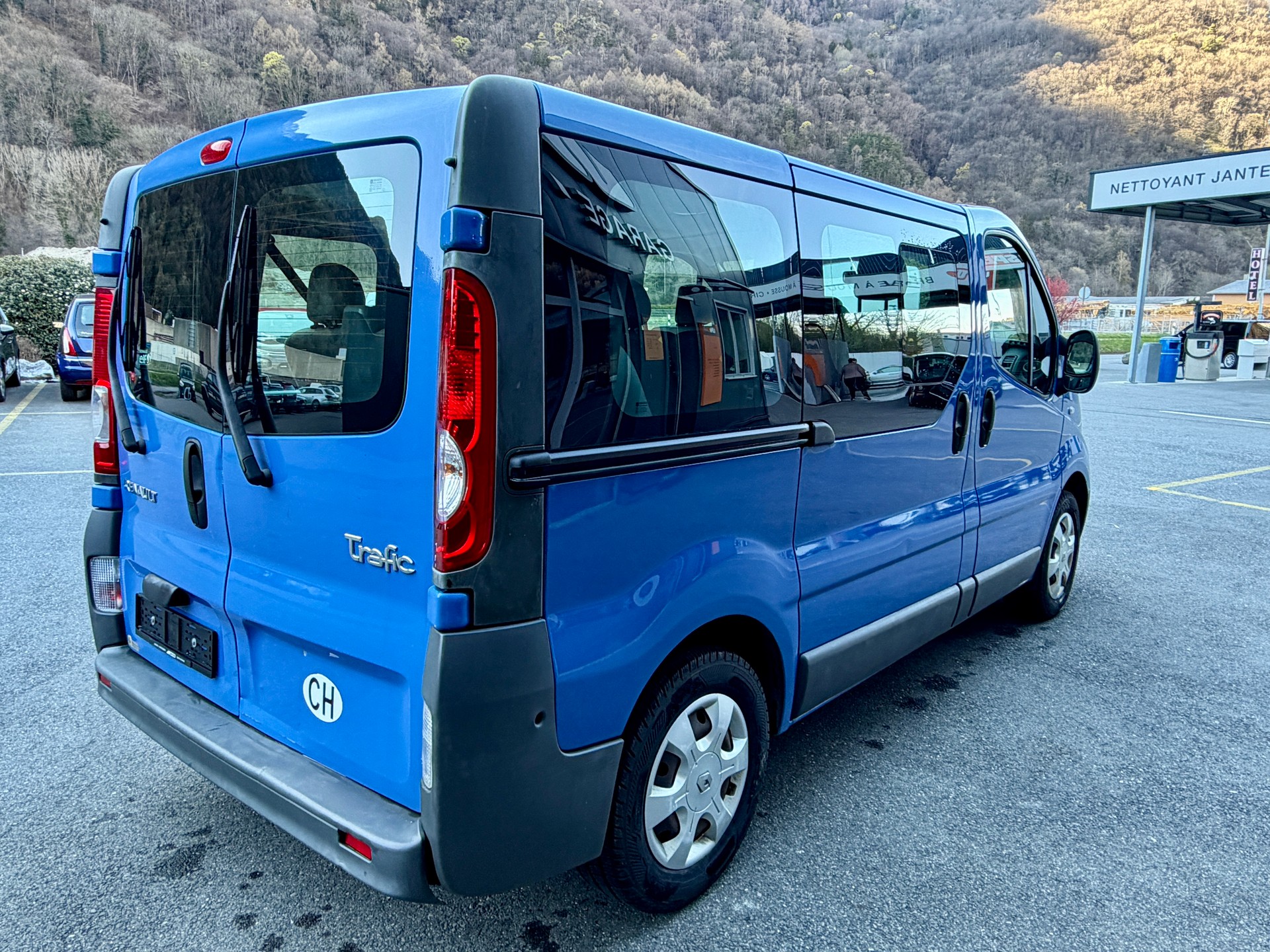 RENAULT Trafic 2.0dCi Eco Passenger Authentique-image-4