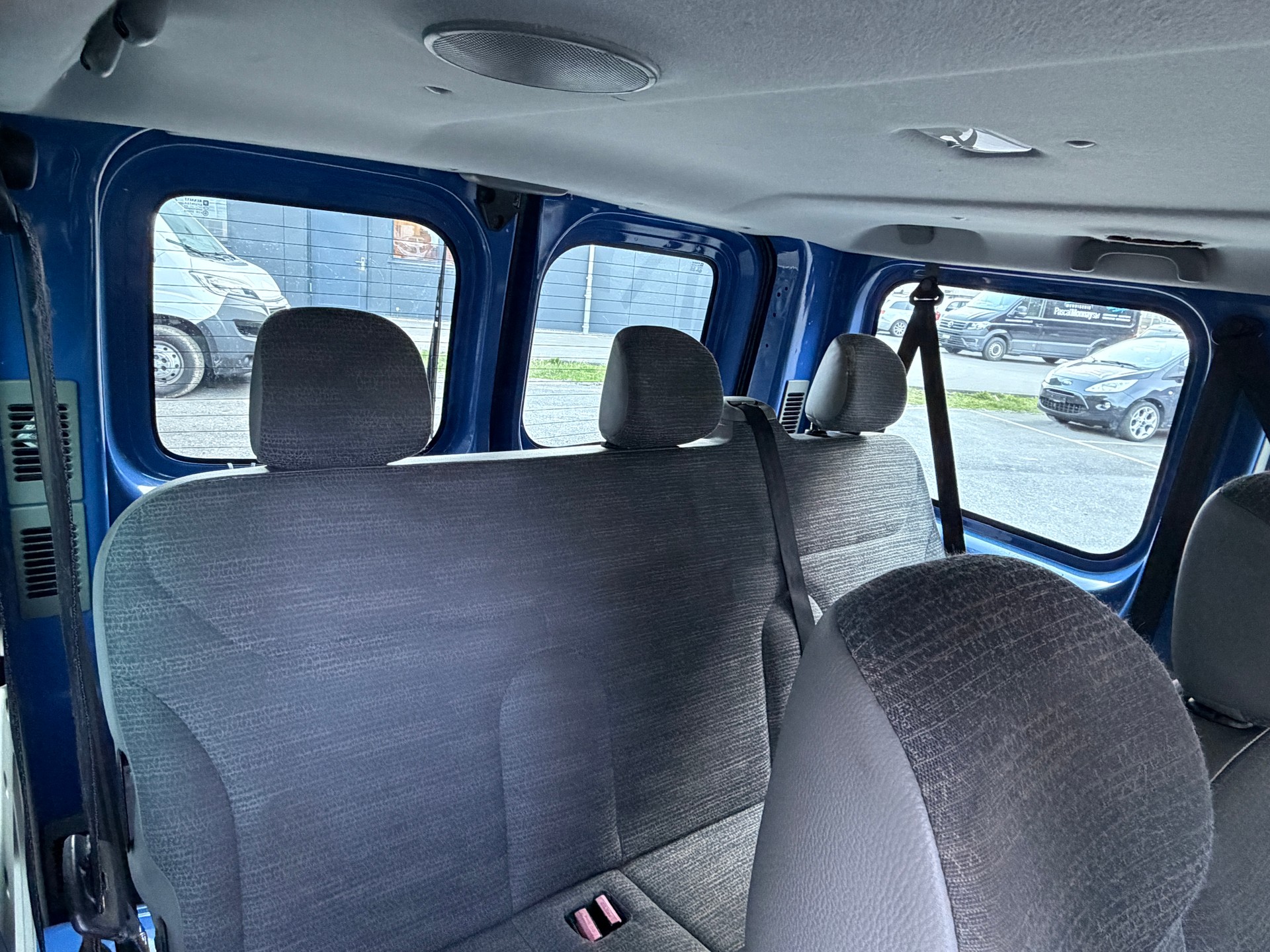 RENAULT Trafic 2.0dCi Eco Passenger Authentique-image-9