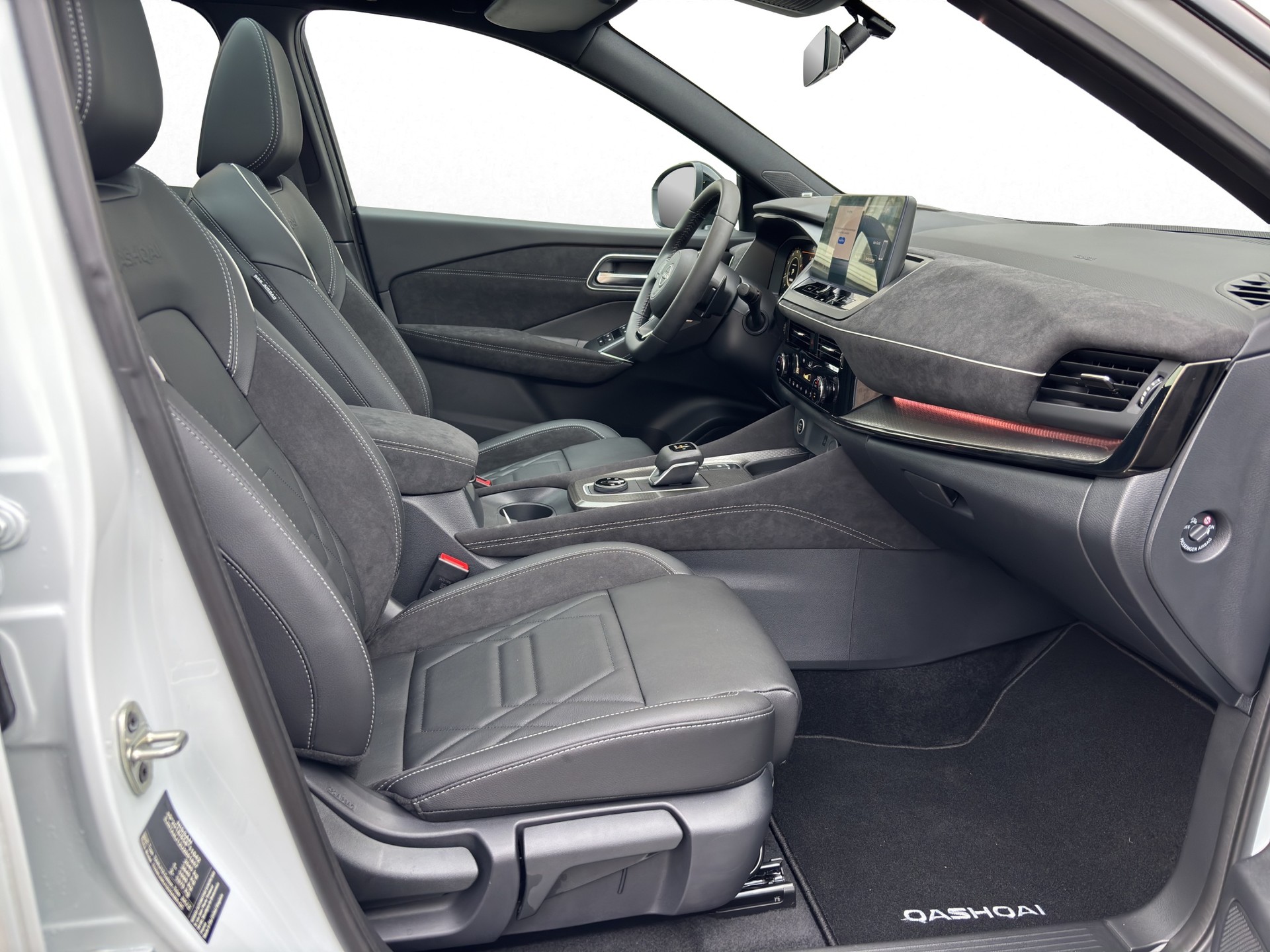 NISSAN Qashqai 1.3 DIG-T 158 N-Design 4x4-image-15