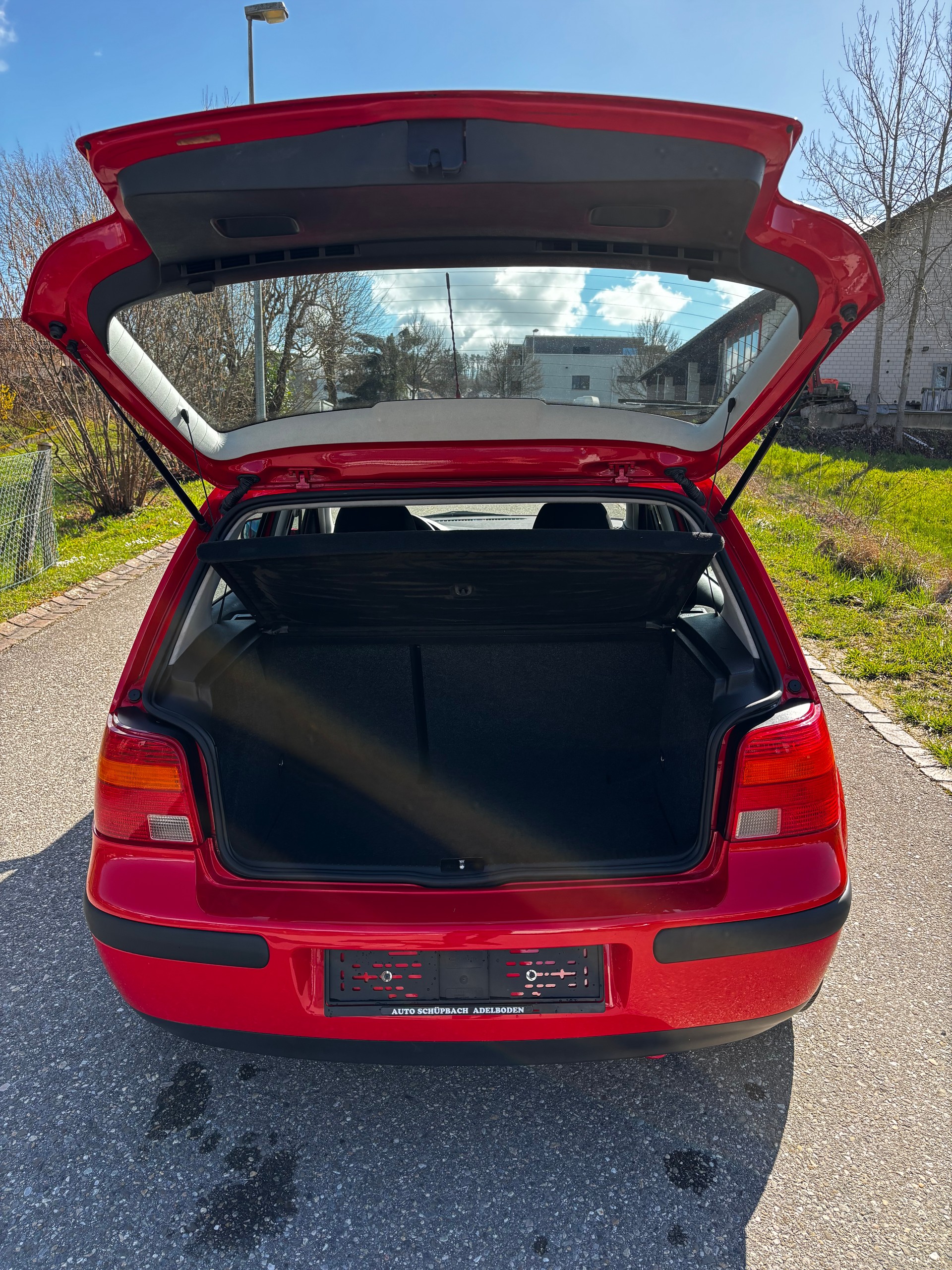 VW Golf 1.6 Automatic-image-13