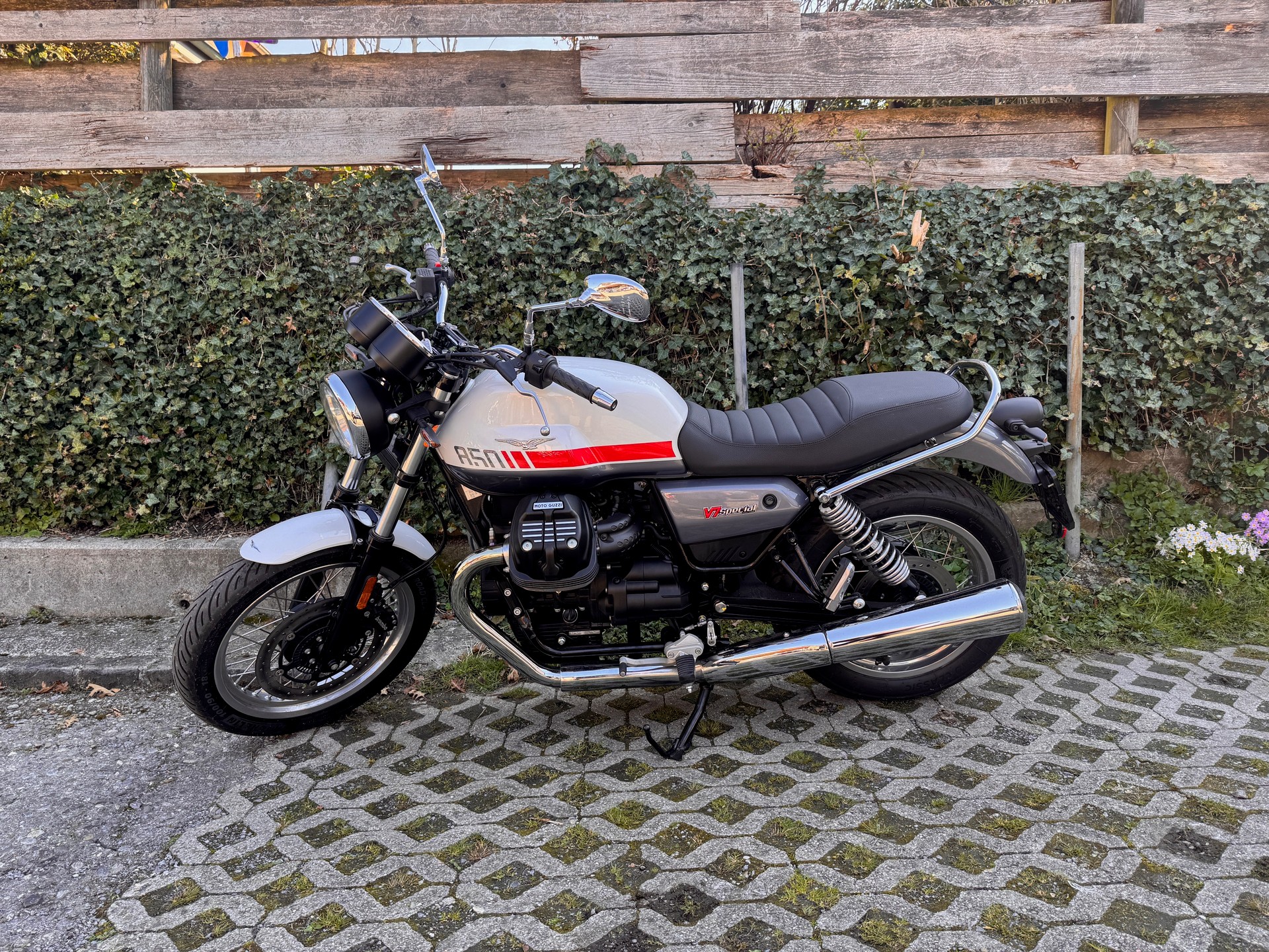 MOTO GUZZI V7 Special
