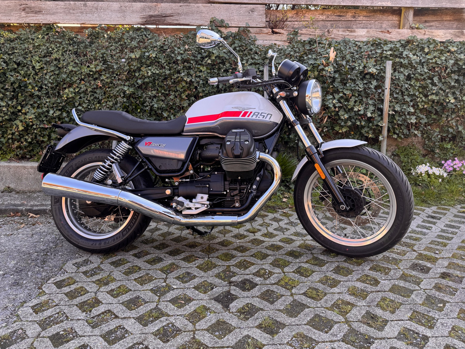 MOTO GUZZI V7 Special-image-3