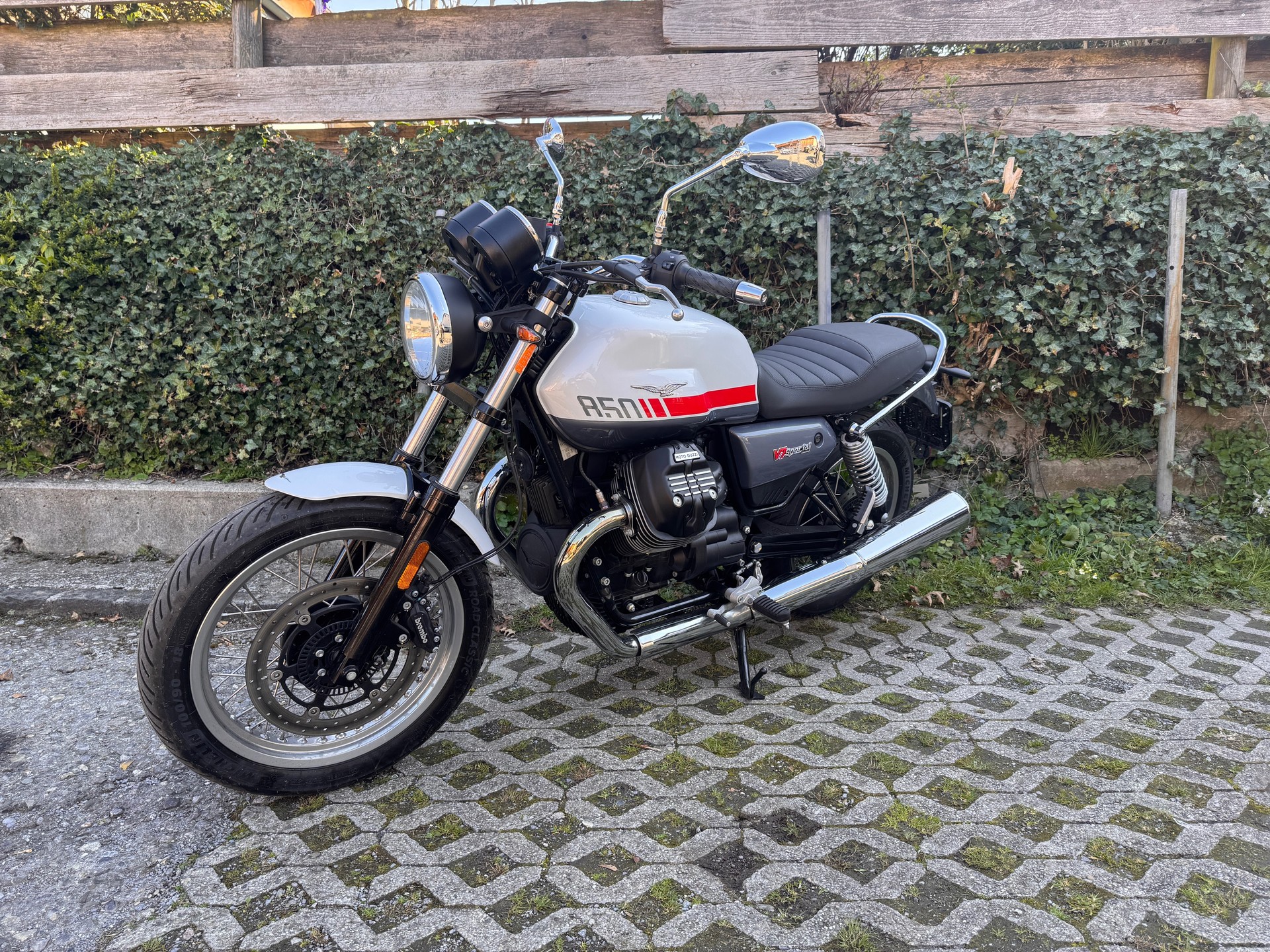 MOTO GUZZI V7 Special-image-1