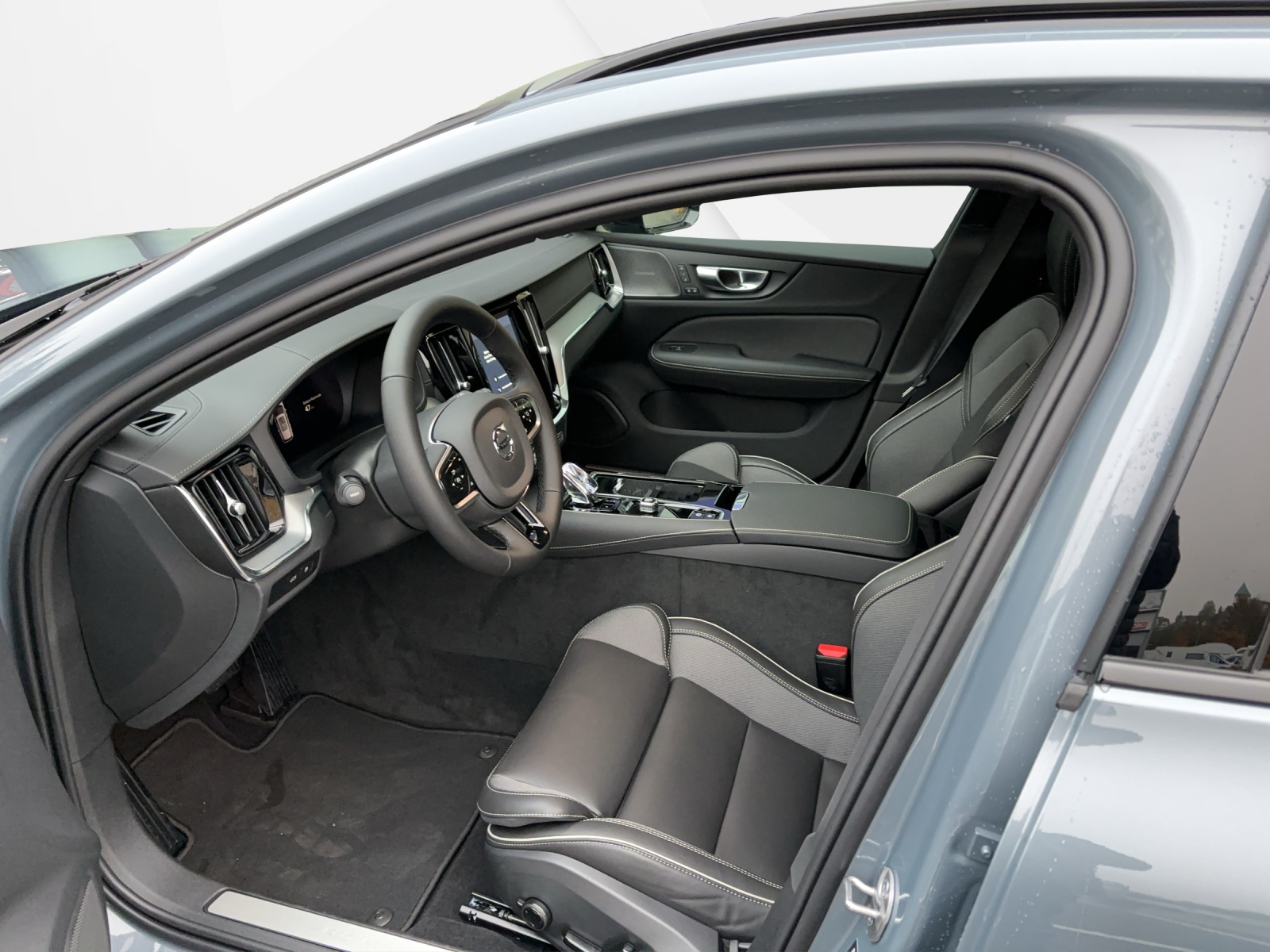 VOLVO V60 2.0 T6 TE Ultimate Dark eAWD-showroom-element-3
