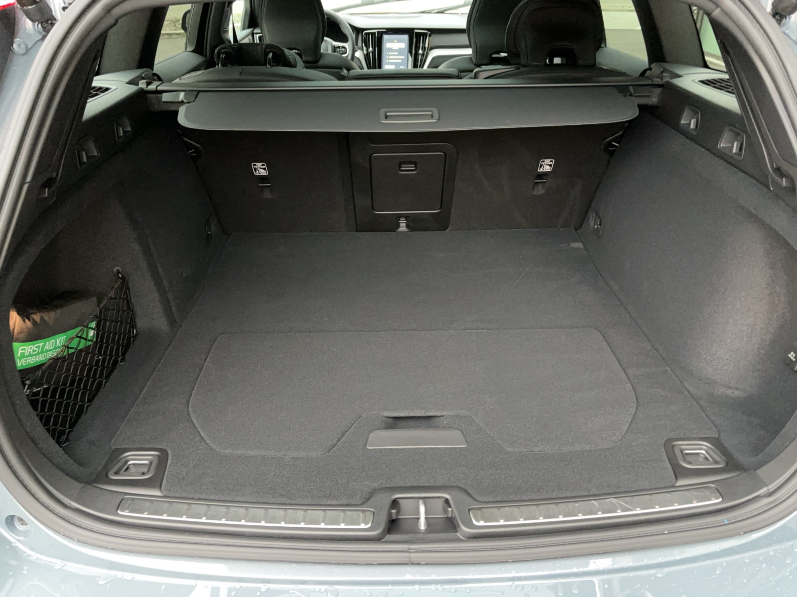 VOLVO V60 2.0 T6 TE Ultimate Dark eAWD-image-8