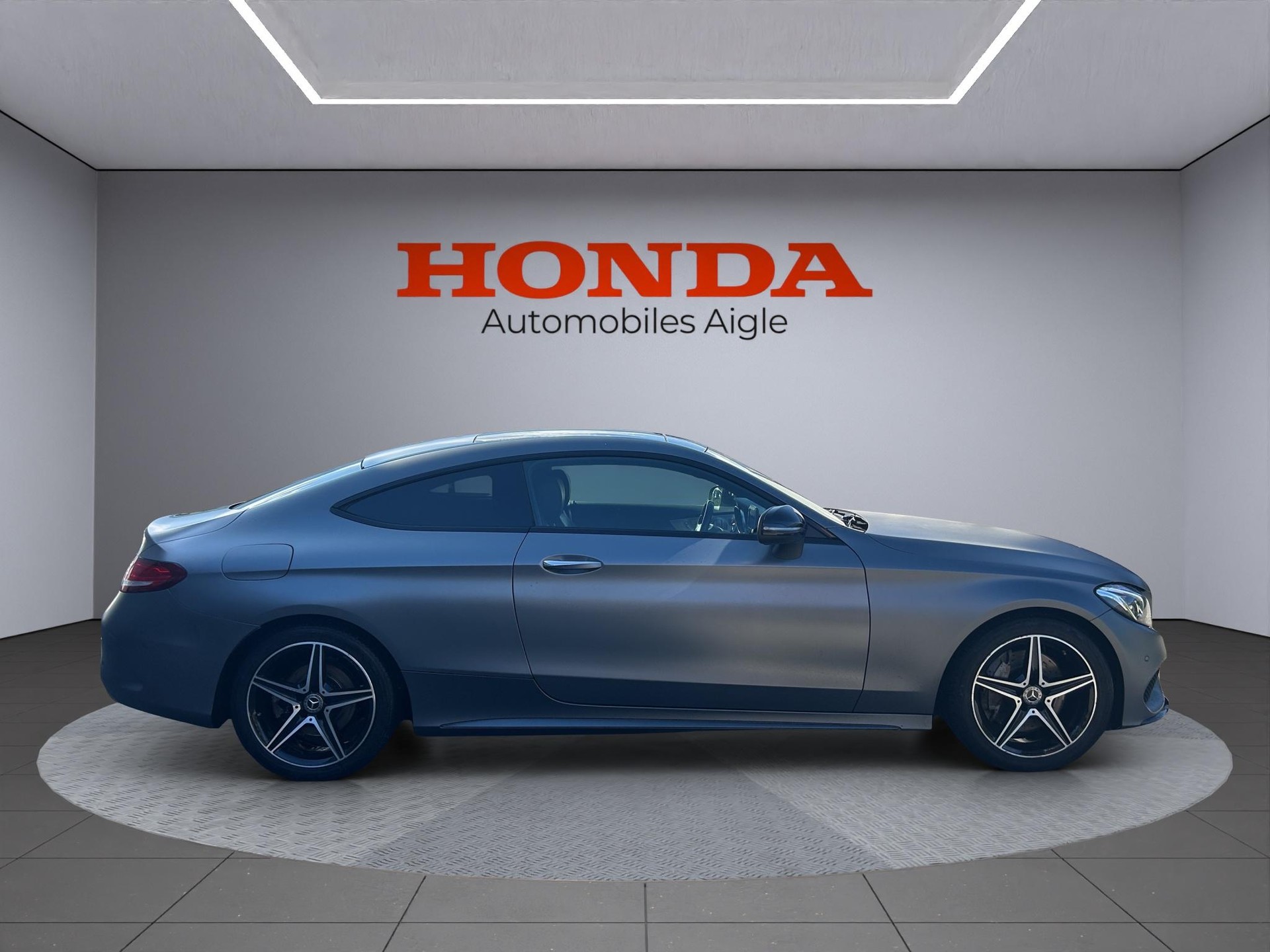 MERCEDES-BENZ C 300 AMG Line-showroom-element-1