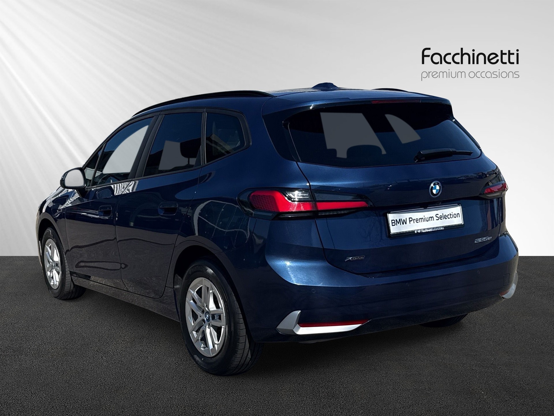 BMW 225e xDrive Active Tourer-showroom-element-3