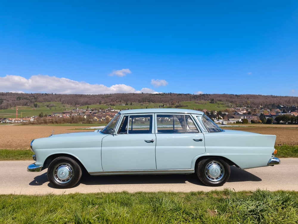 MERCEDES-BENZ 200 Heckflosse-image-2