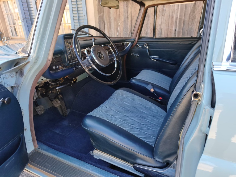 MERCEDES-BENZ 200 Heckflosse-image-3