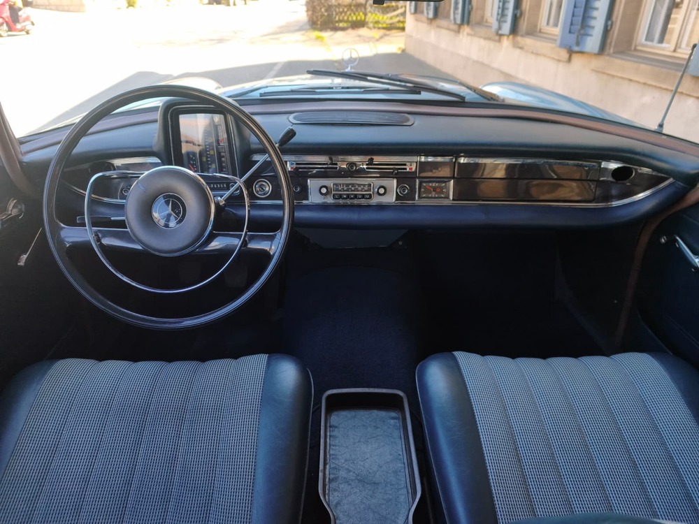 MERCEDES-BENZ 200 Heckflosse-image-9