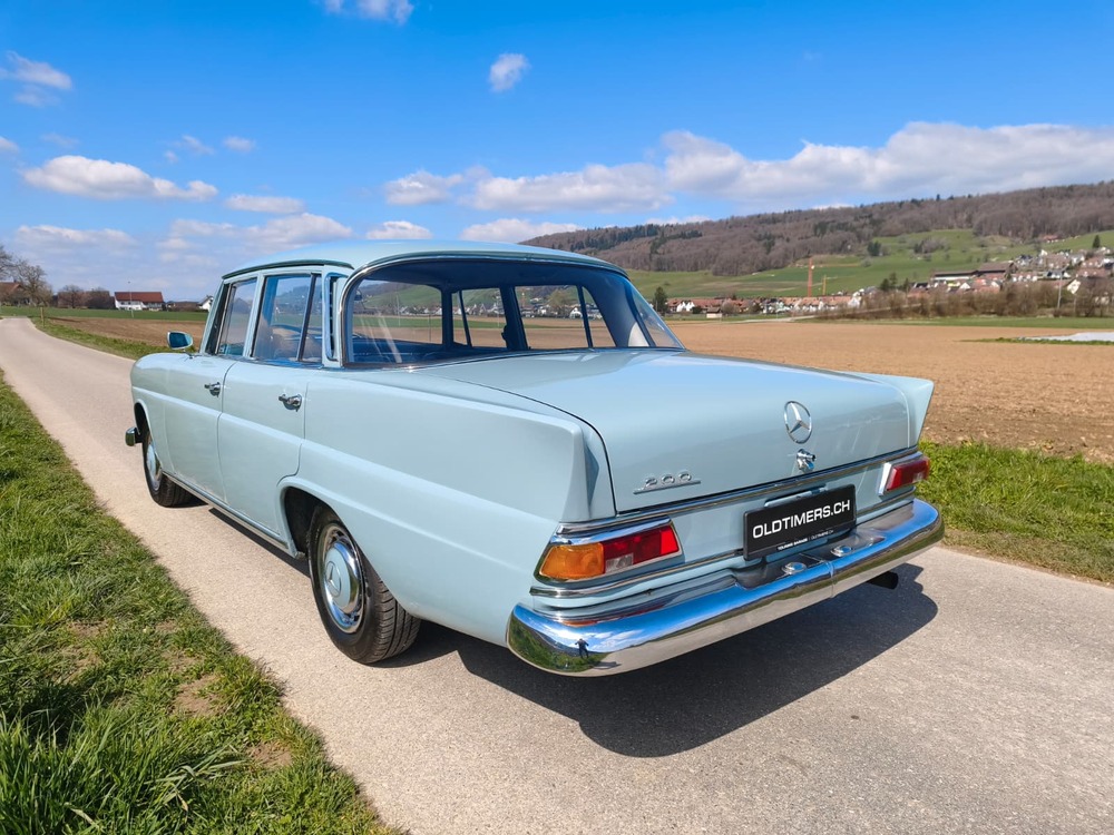 MERCEDES-BENZ 200 Heckflosse-image-1