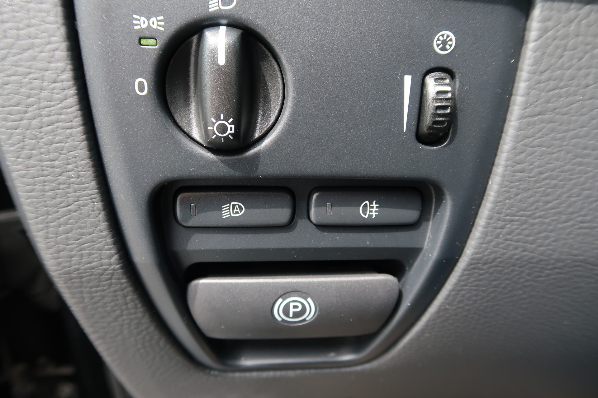 VOLVO XC90 D5 AWD Summum Geartronic-image-13