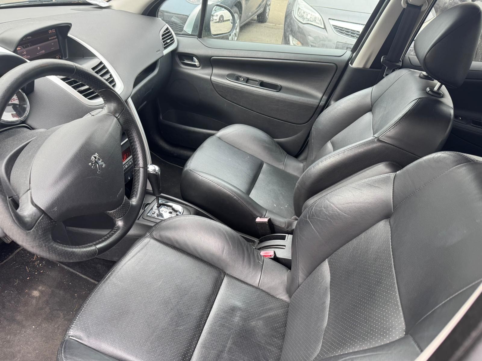 PEUGEOT 207 1.6 16V Lion Edition Automatic-image-4